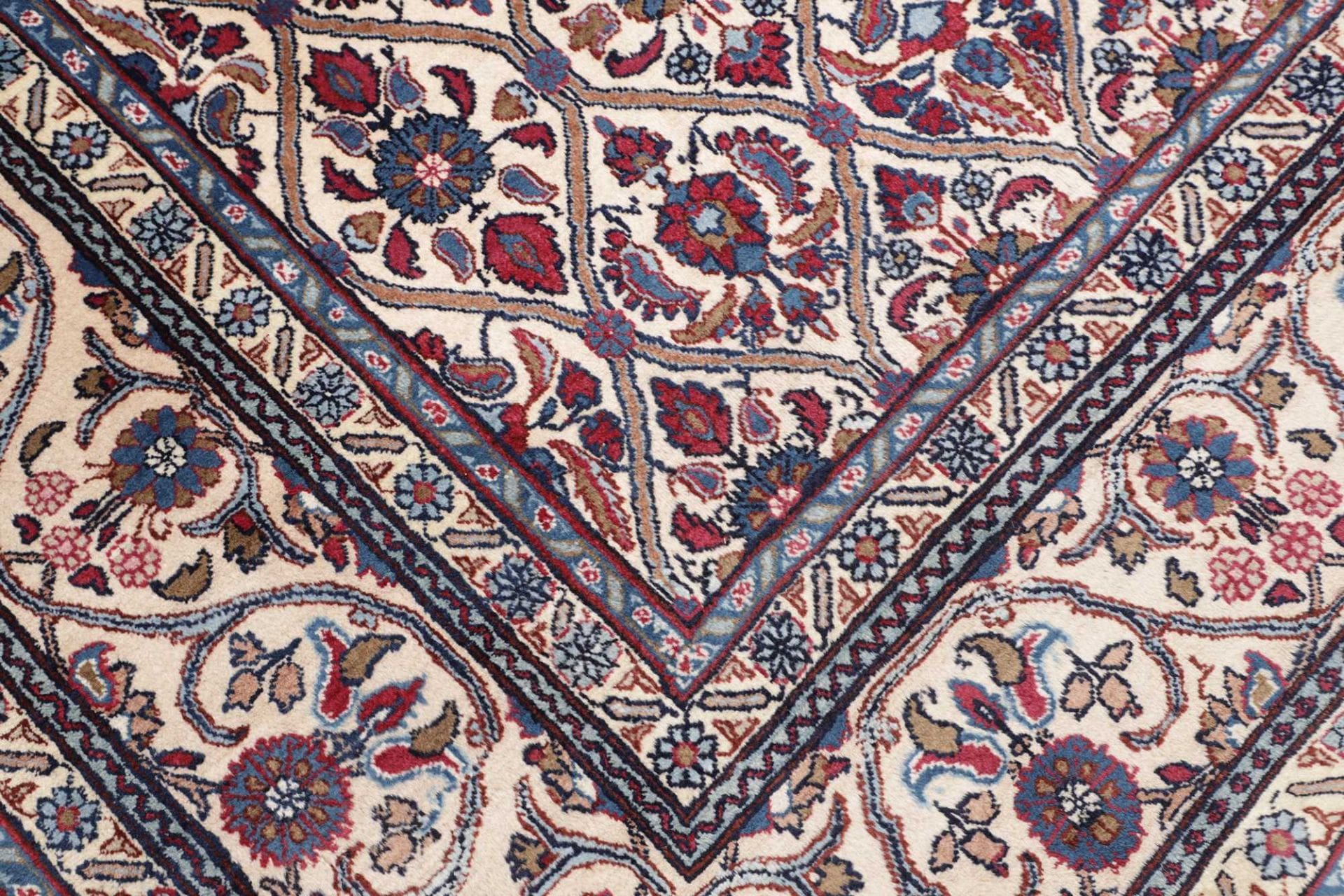 Hand-Knotted Wool Kashan Persian Rug, 241 × 329 cm