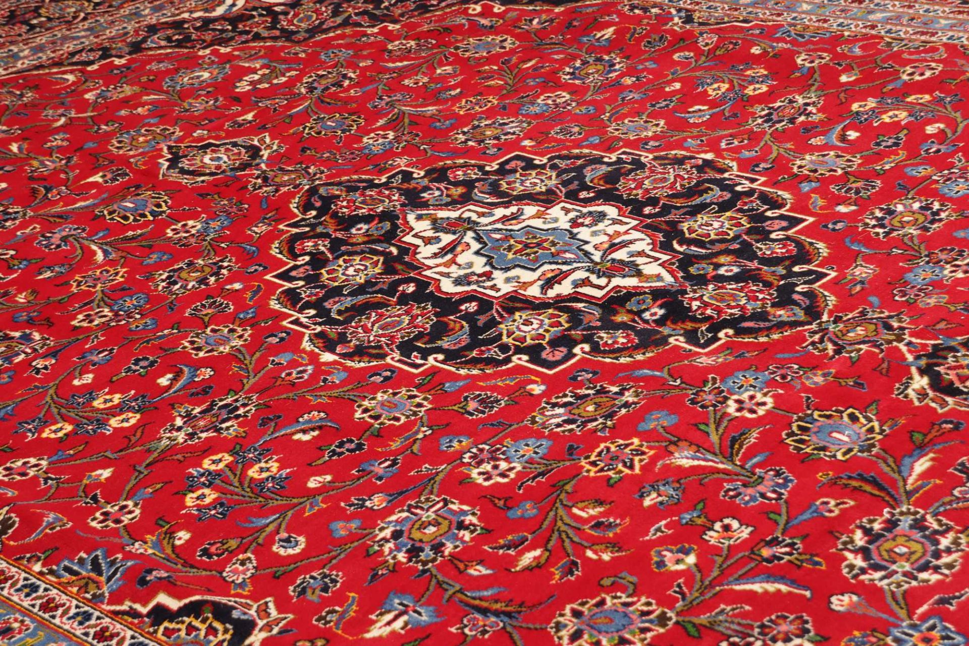 Kashan Persian Rug 284 × 412 cm, Wool, hand-knotted