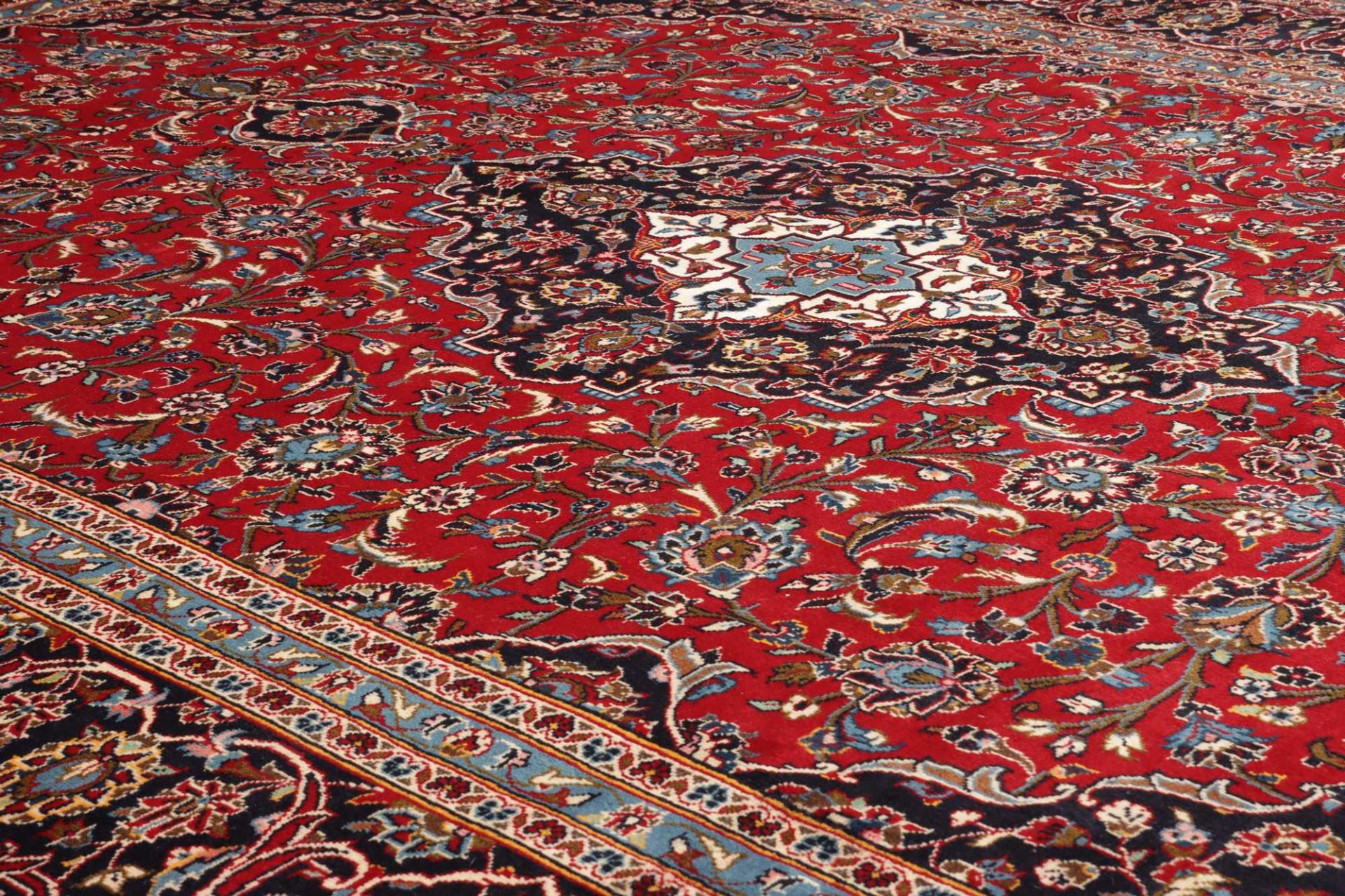Kashan Persian Rug — hand-knotted, 294 × 401 cm, Wool