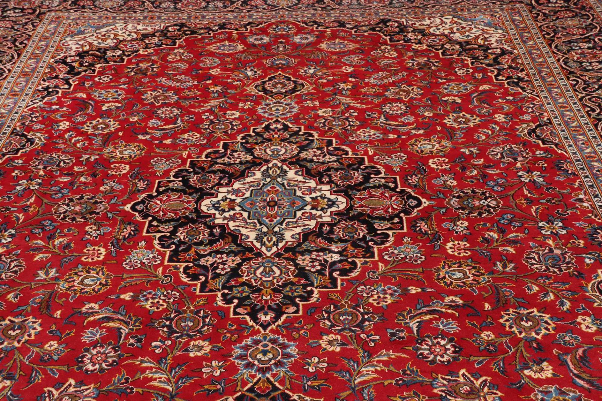 Kashan Persian Rug — hand-knotted, 298 × 426 cm, Wool