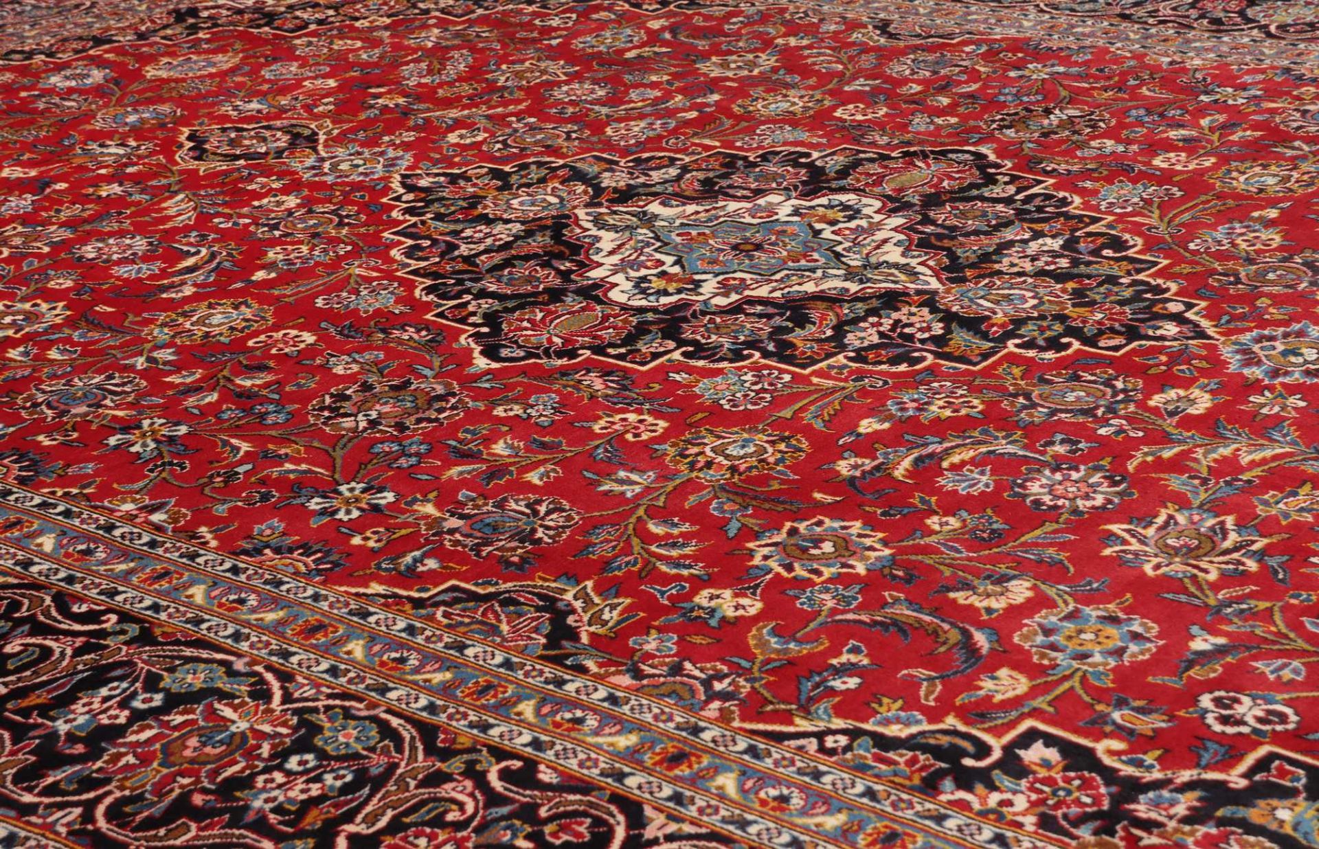 Kashan Persian Rug — hand-knotted, 298 × 426 cm, Wool