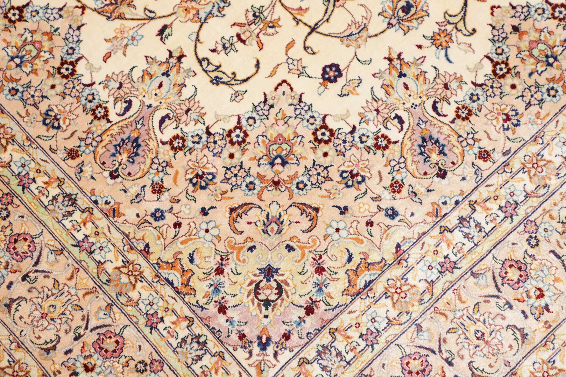 perserteppich-ghom-139-x-199-cm-seide-handgeknupft-exklusiv-5 Qom Persian Rug — hand-knotted, 139 × 199 cm, Silk
