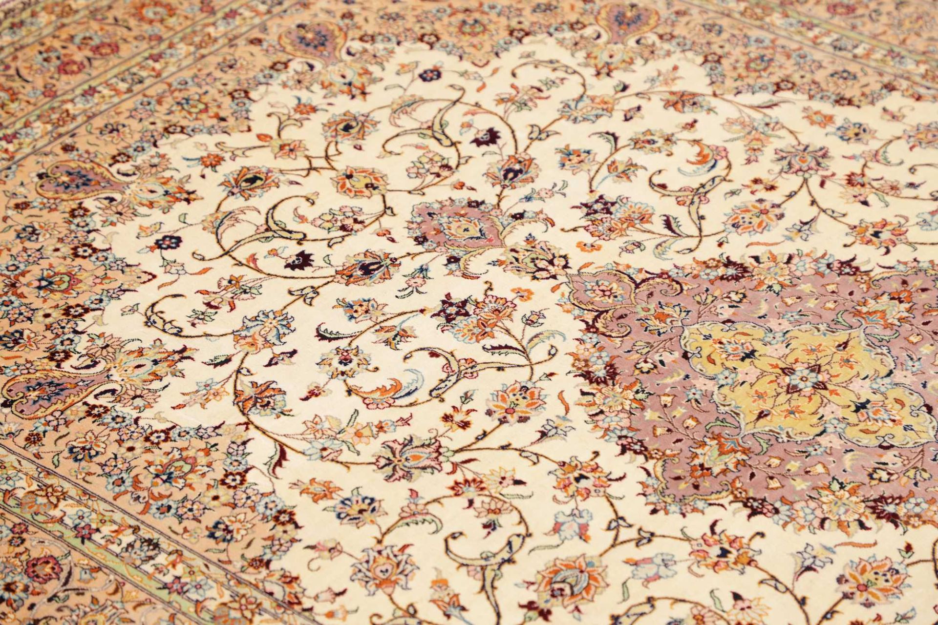 perserteppich-ghom-139-x-199-cm-seide-handgeknupft-exklusiv-6 Qom Persian Rug — hand-knotted, 139 × 199 cm, Silk