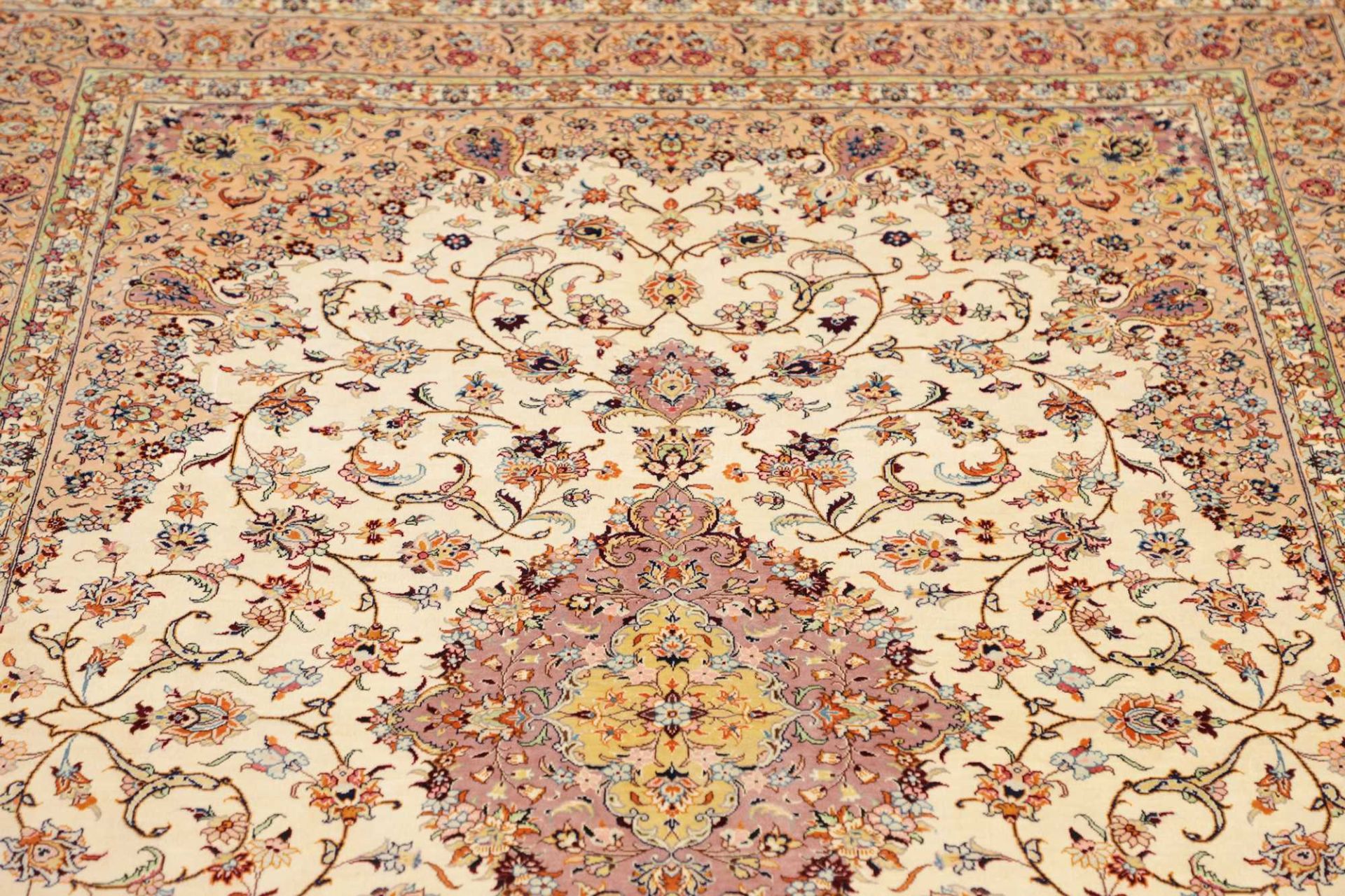 perserteppich-ghom-139-x-199-cm-seide-handgeknupft-exklusiv-7 Qom Persian Rug — hand-knotted, 139 × 199 cm, Silk