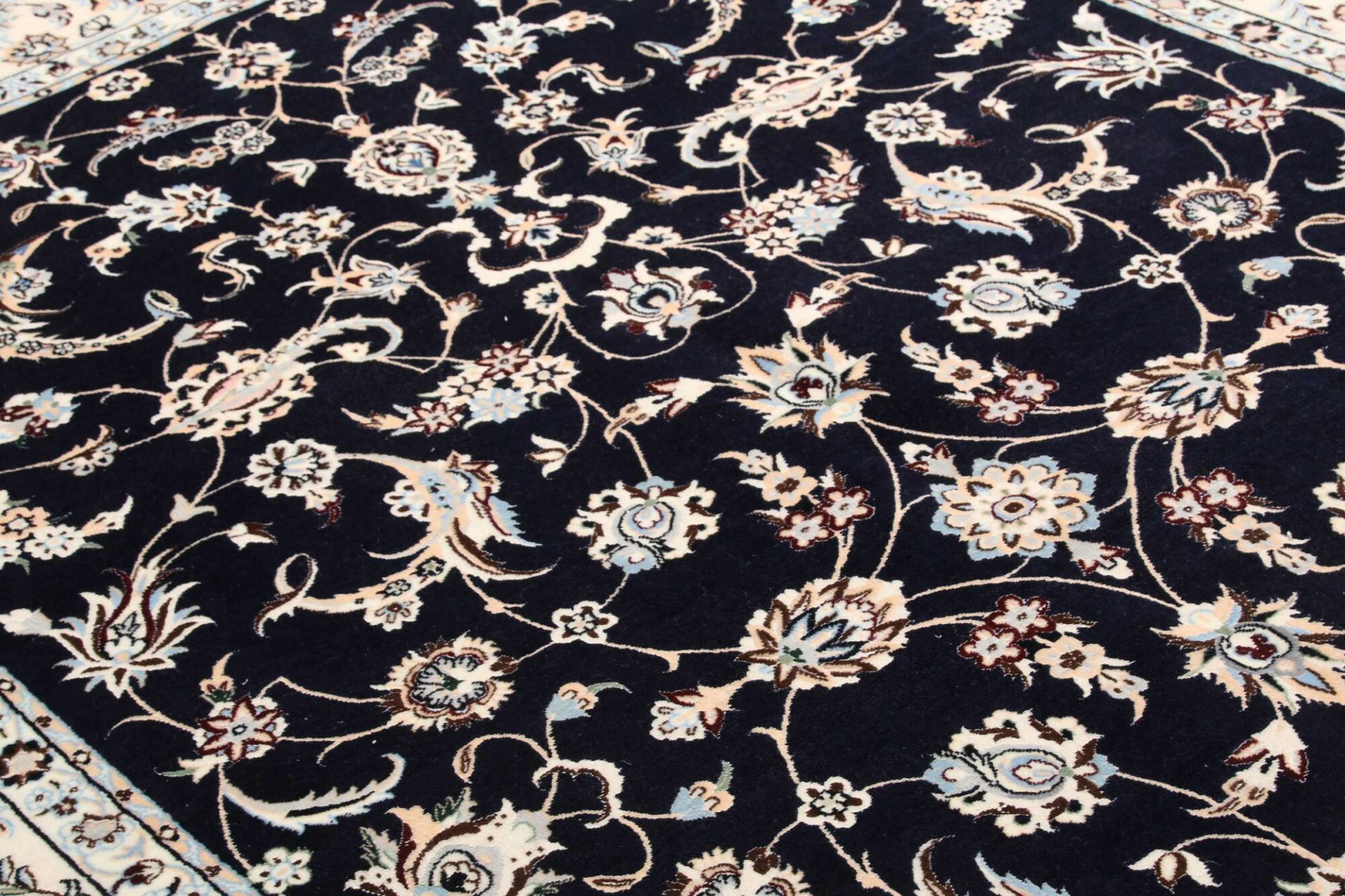 Nain Persian Rug 162 × 247 cm, Wool, hand-knotted