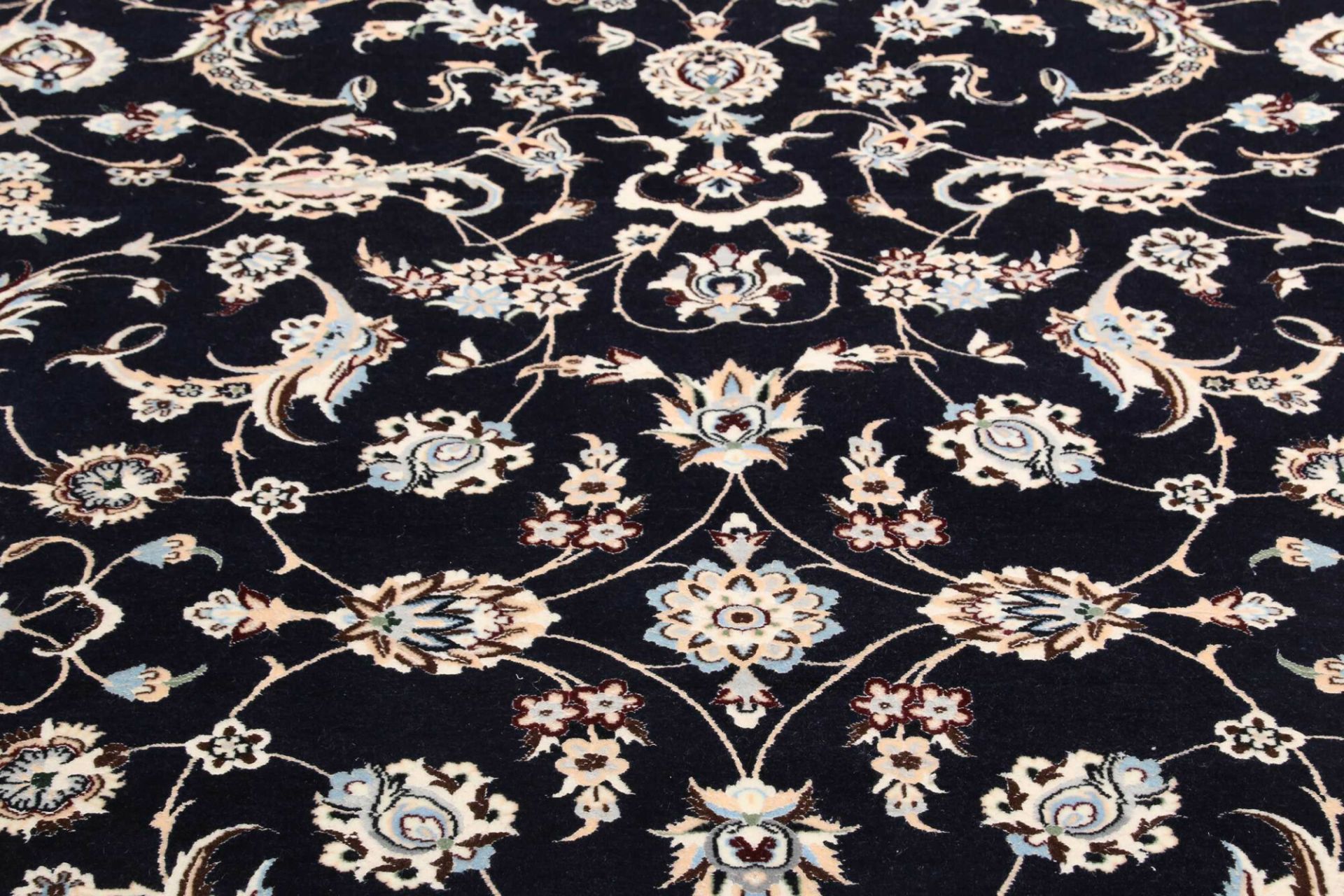 Nain Persian Rug 162 × 247 cm, Wool, hand-knotted