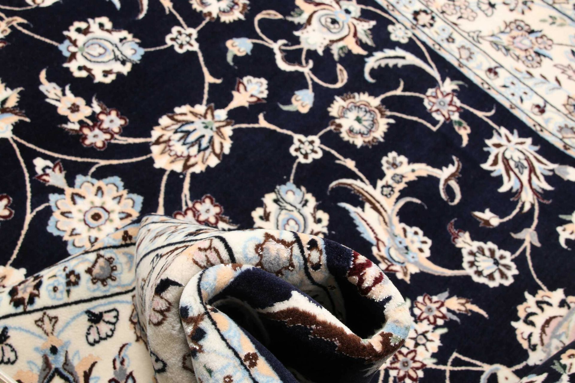 Nain Persian Rug 162 × 247 cm, Wool, hand-knotted