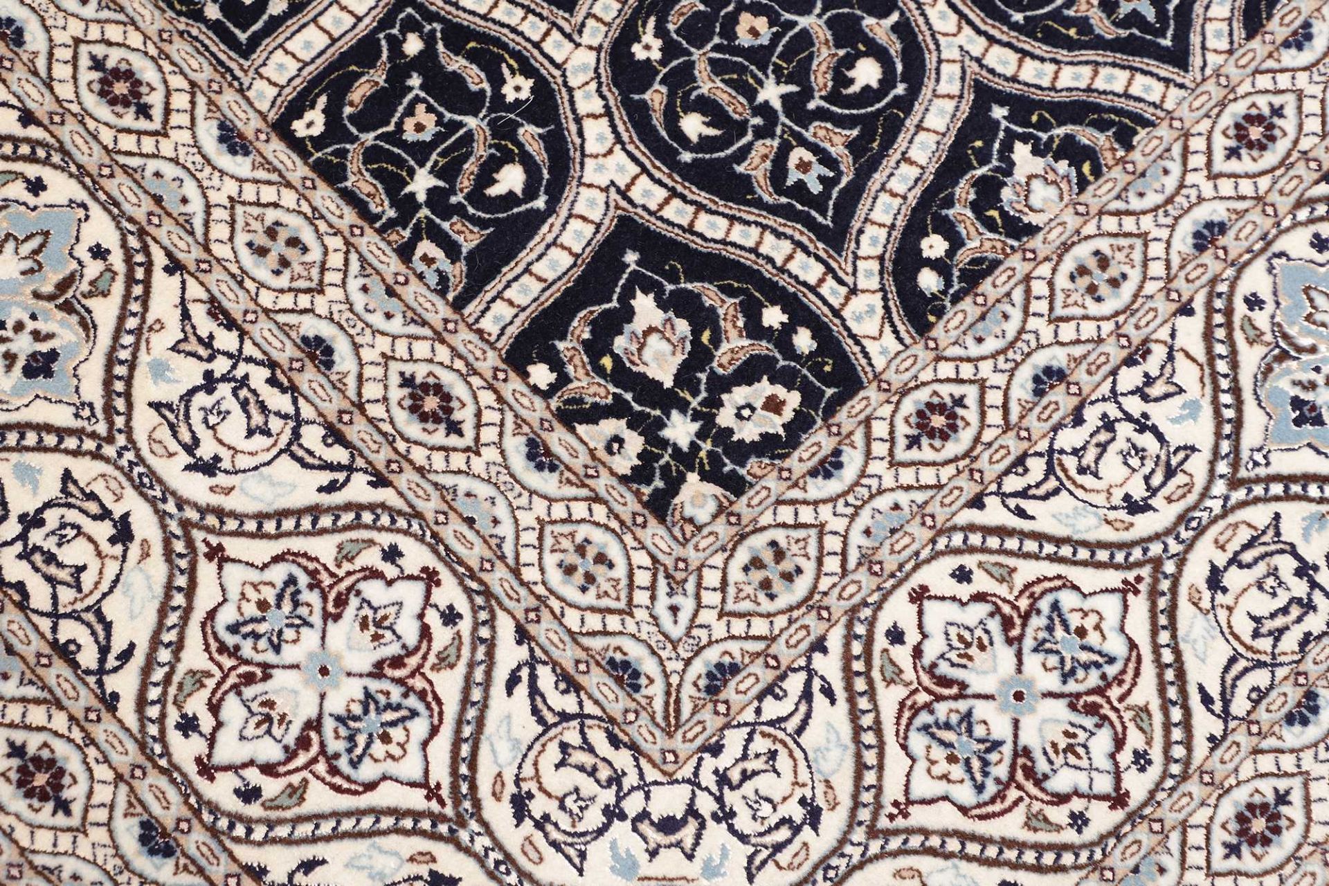 perserteppich-nain-213-x-311-cm-schurwolle-handgeknupft-exklusiv-5 Hand-Knotted Wool Nain Persian Rug, 213 × 311 cm