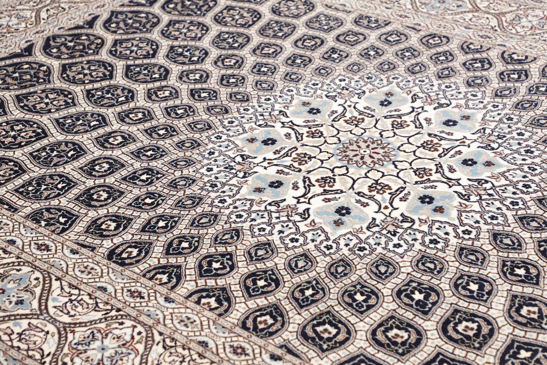 perserteppich-nain-213-x-311-cm-schurwolle-handgeknupft-exklusiv-6 Hand-Knotted Wool Nain Persian Rug, 213 × 311 cm