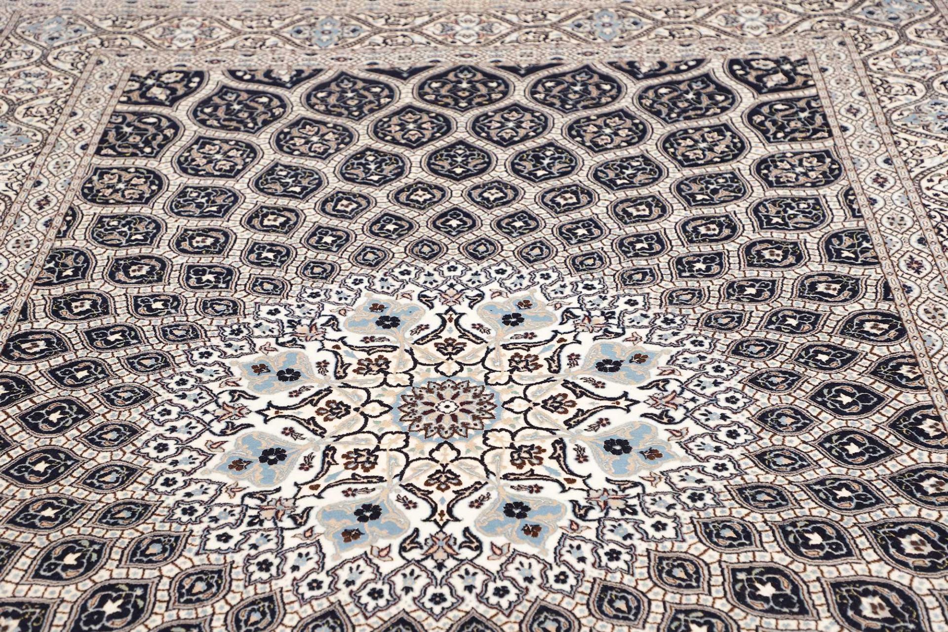 perserteppich-nain-213-x-311-cm-schurwolle-handgeknupft-exklusiv-7 Hand-Knotted Wool Nain Persian Rug, 213 × 311 cm