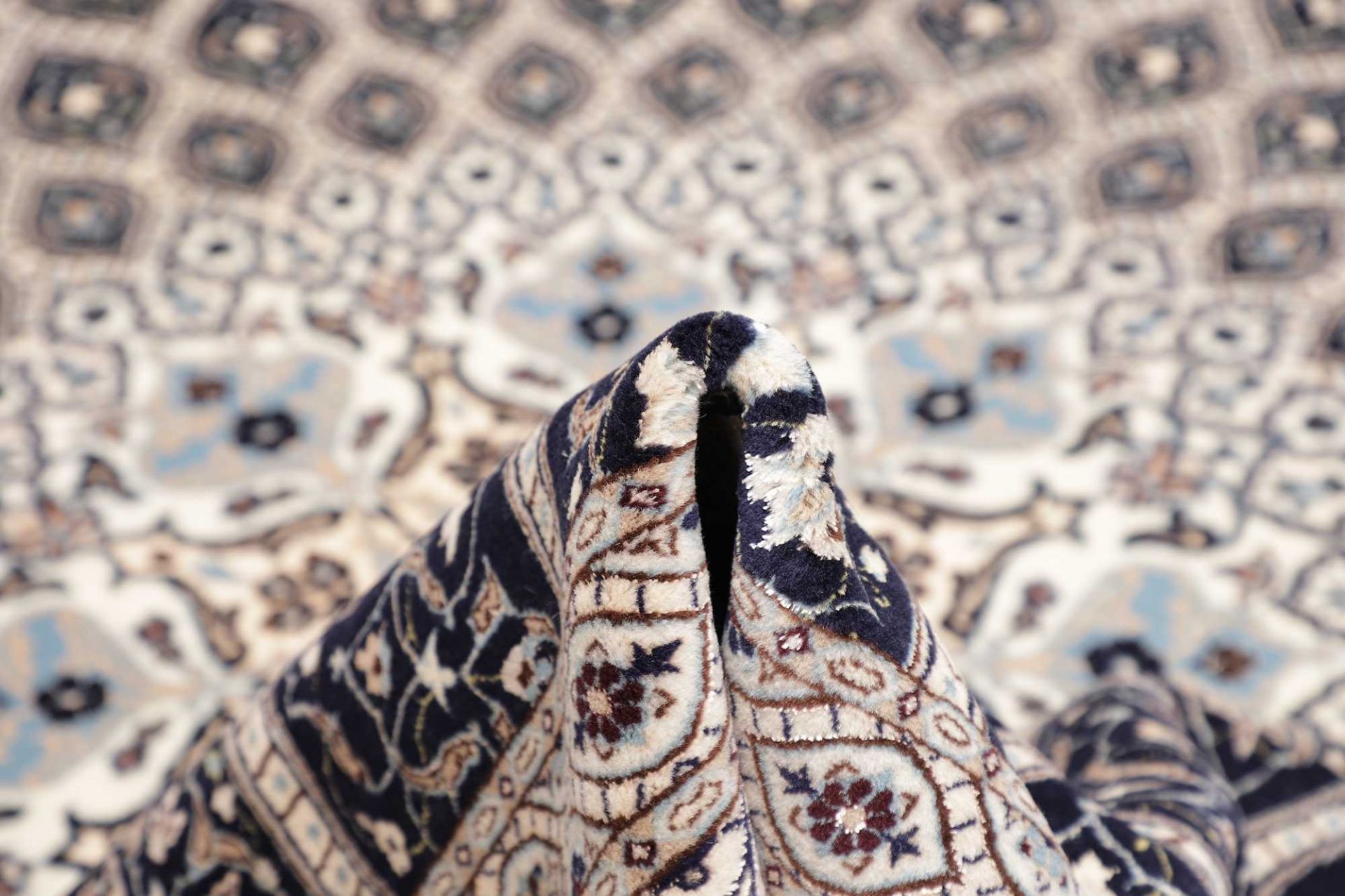 perserteppich-nain-213-x-311-cm-schurwolle-handgeknupft-exklusiv-9 Hand-Knotted Wool Nain Persian Rug, 213 × 311 cm