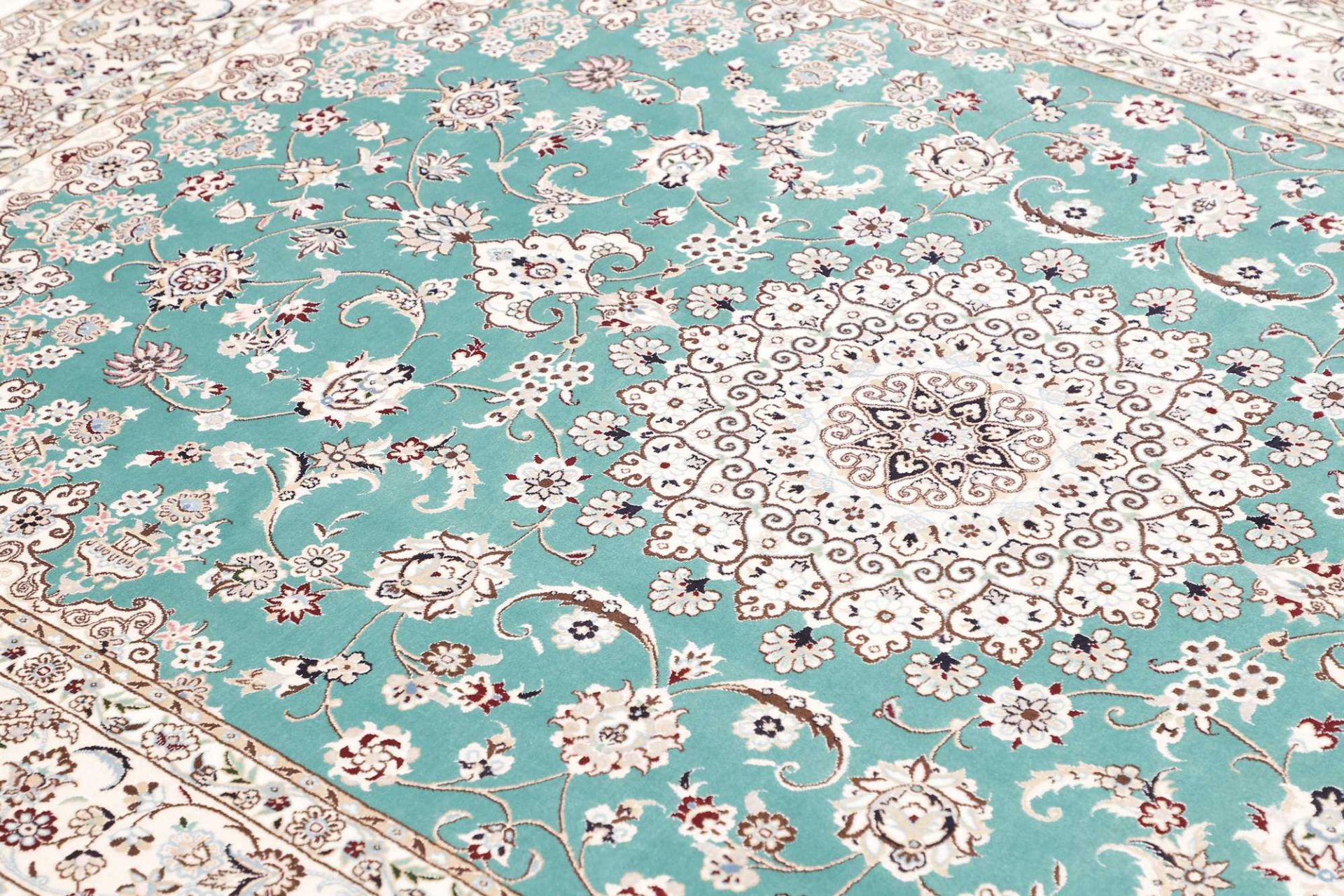 Nain Persian Rug — hand-knotted, 161 × 232 cm, Wool