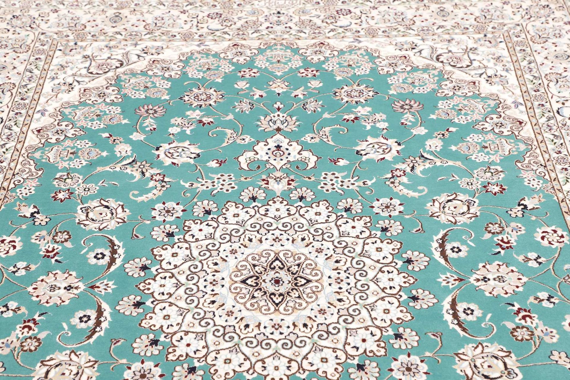 Nain Persian Rug — hand-knotted, 161 × 232 cm, Wool