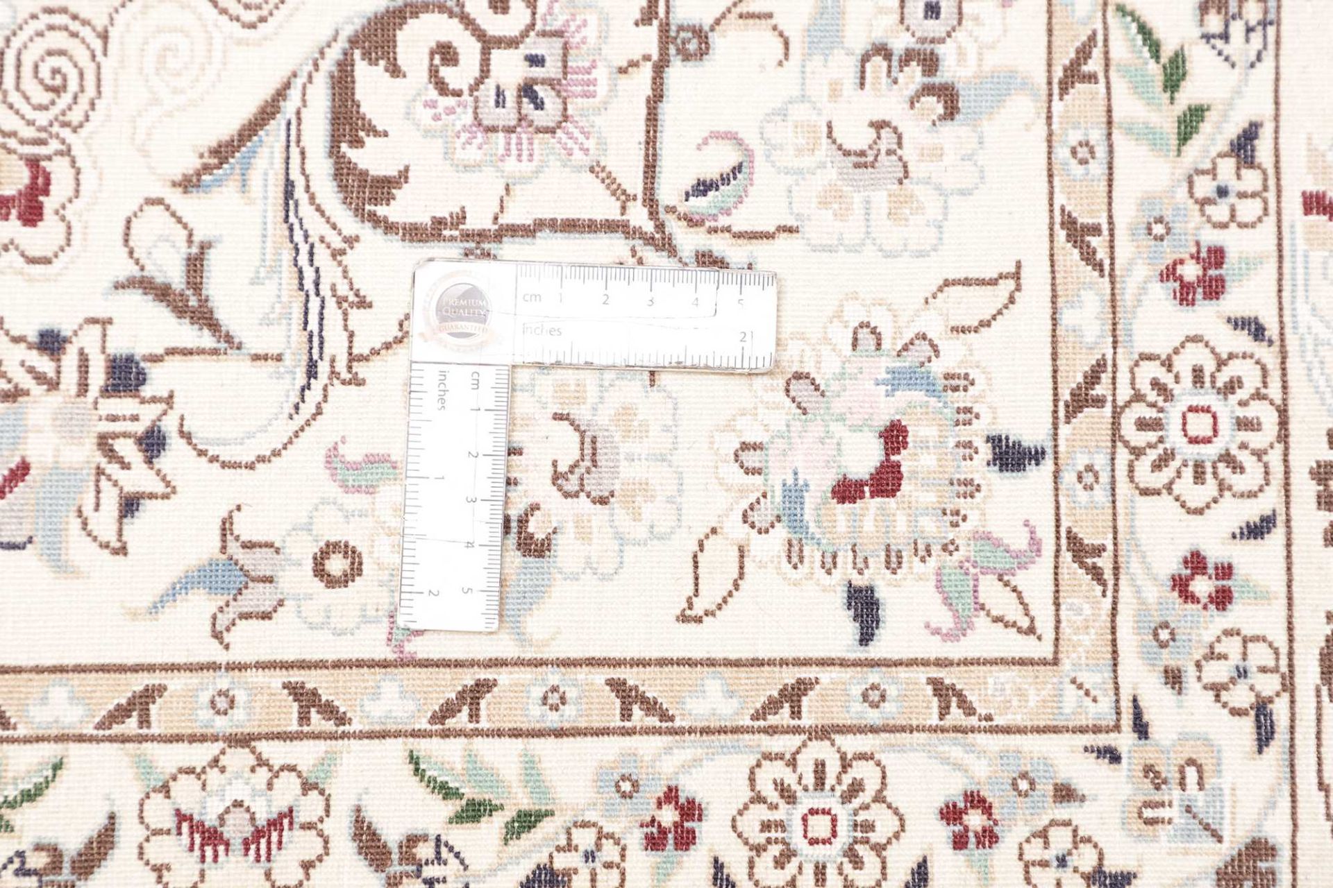 Nain Persian Rug — hand-knotted, 161 × 232 cm, Wool