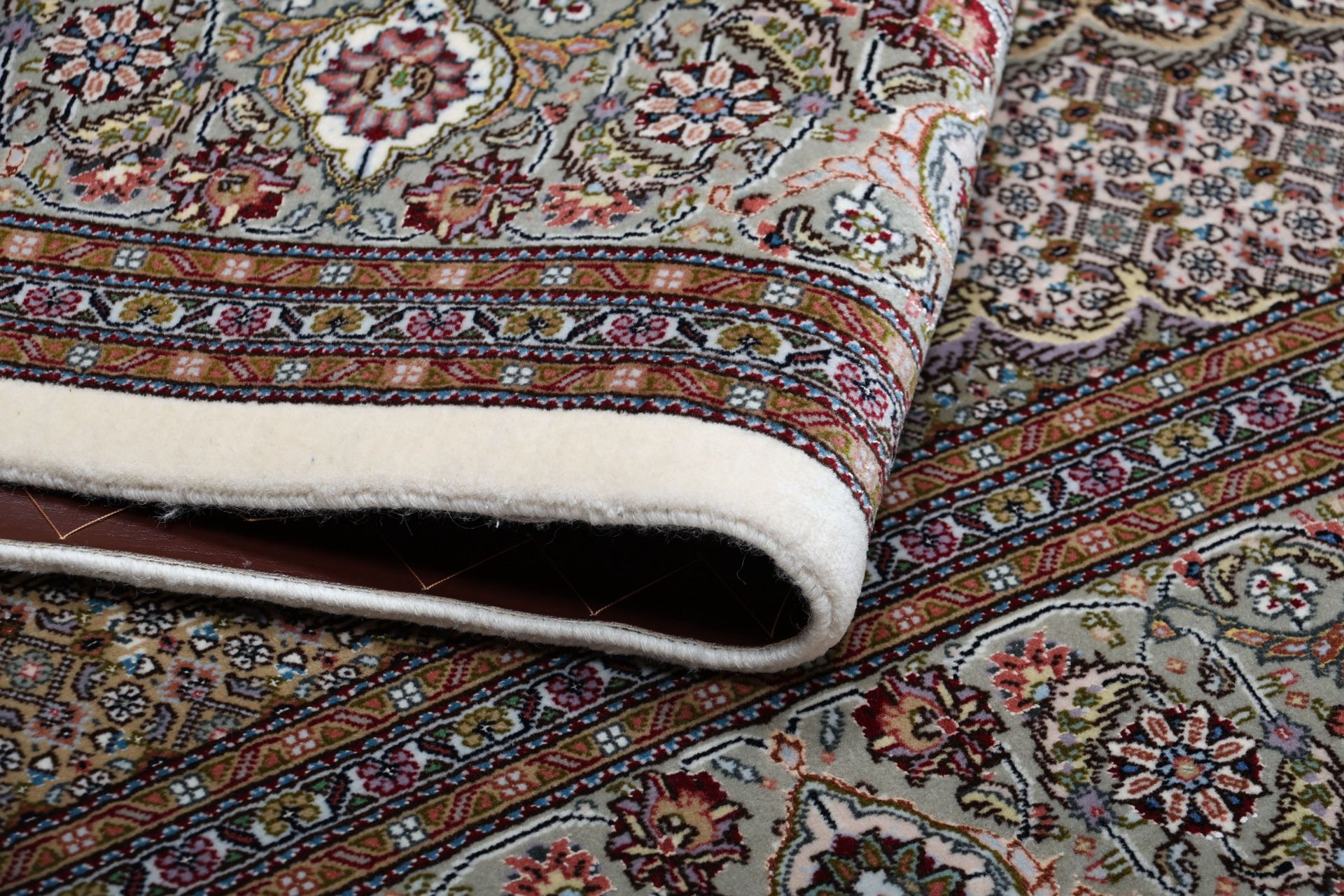 perserteppich-tabriz-200-x-205-cm-schurwolle-seide-handgeknupft-9 Tabriz Persian Rug 200 × 205 cm, Wool & Silk, hand-knotted