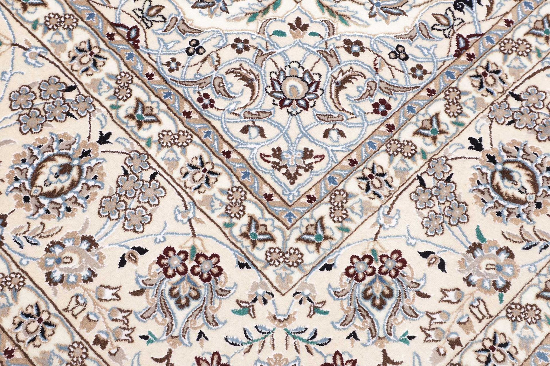 Nain Persian Rug — hand-knotted, 251 × 345 cm, Wool