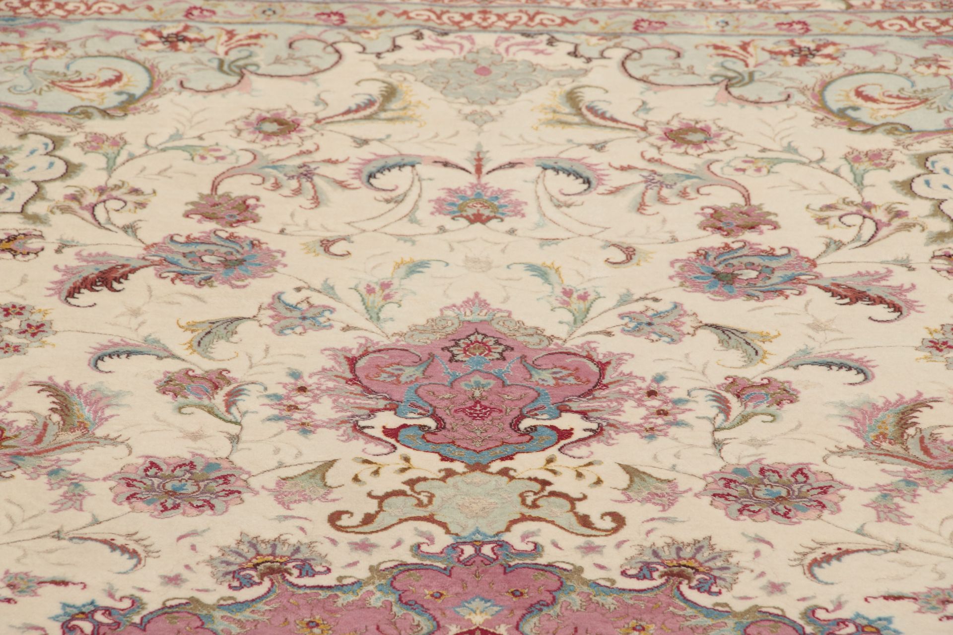 perserteppich-tabriz-200-x-315-cm-schurwolle-seide-handgeknupft-2 Tabriz Persian Rug — hand-knotted, 200 × 315 cm, Wool & Silk