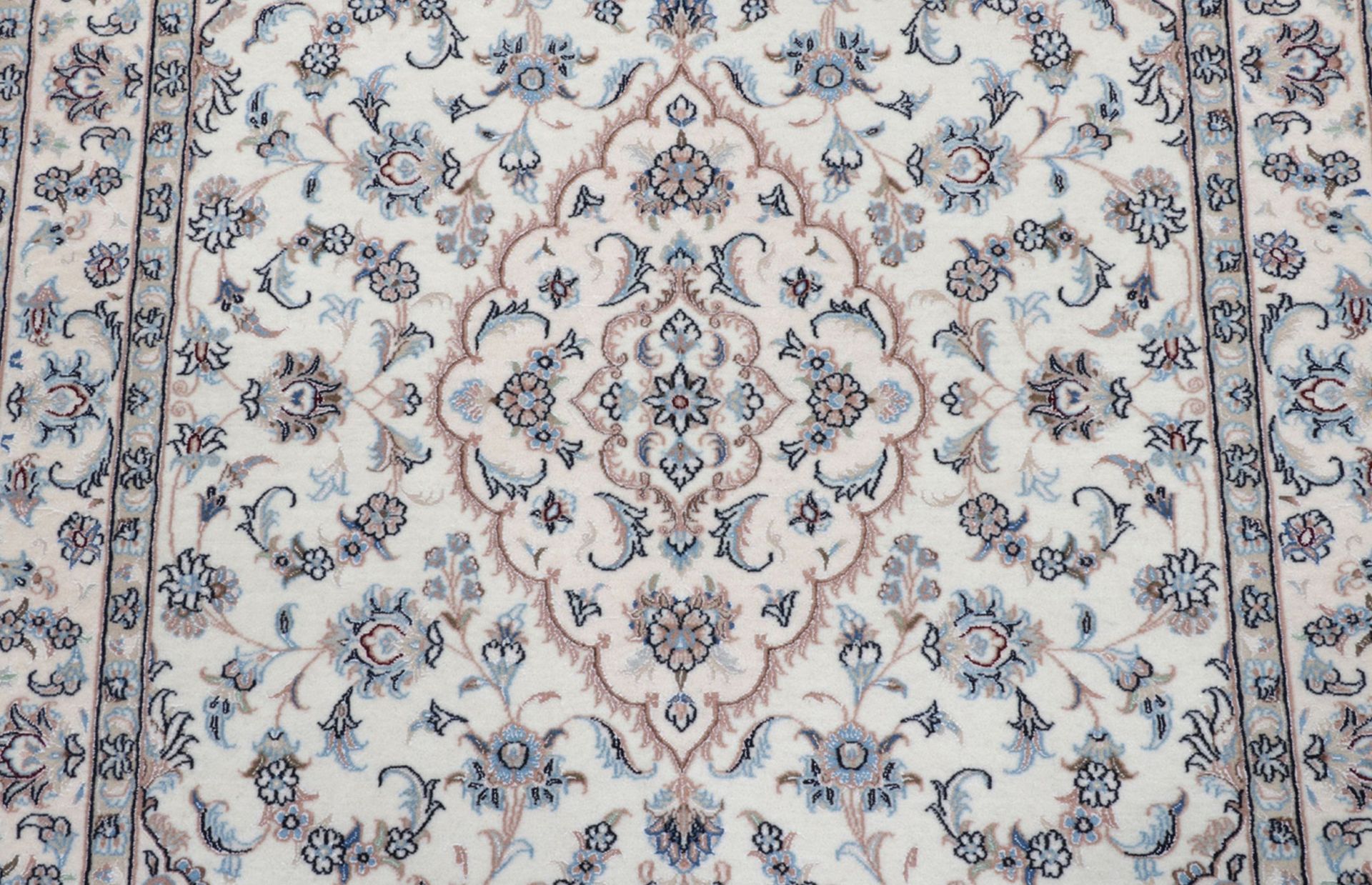 perserteppich-nain-108-x-155-cm-schurwolle-seide-handgeknupft-2 Nain Persian Rug 108 × 155 cm, Wool & Silk, hand-knotted
