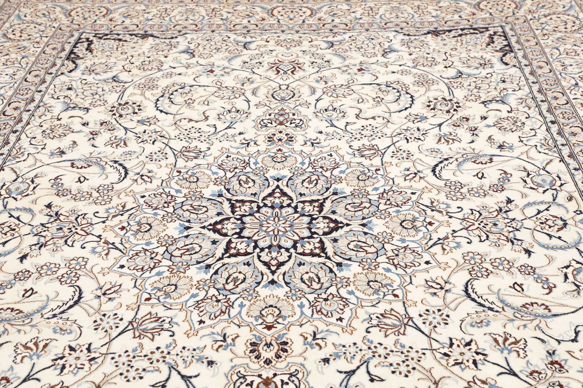 perserteppich-nain-254-x-366-cm-schurwolle-handgeknupft-exklusiv-7 Nain Persian Rug — hand-knotted, 254 × 366 cm, Wool