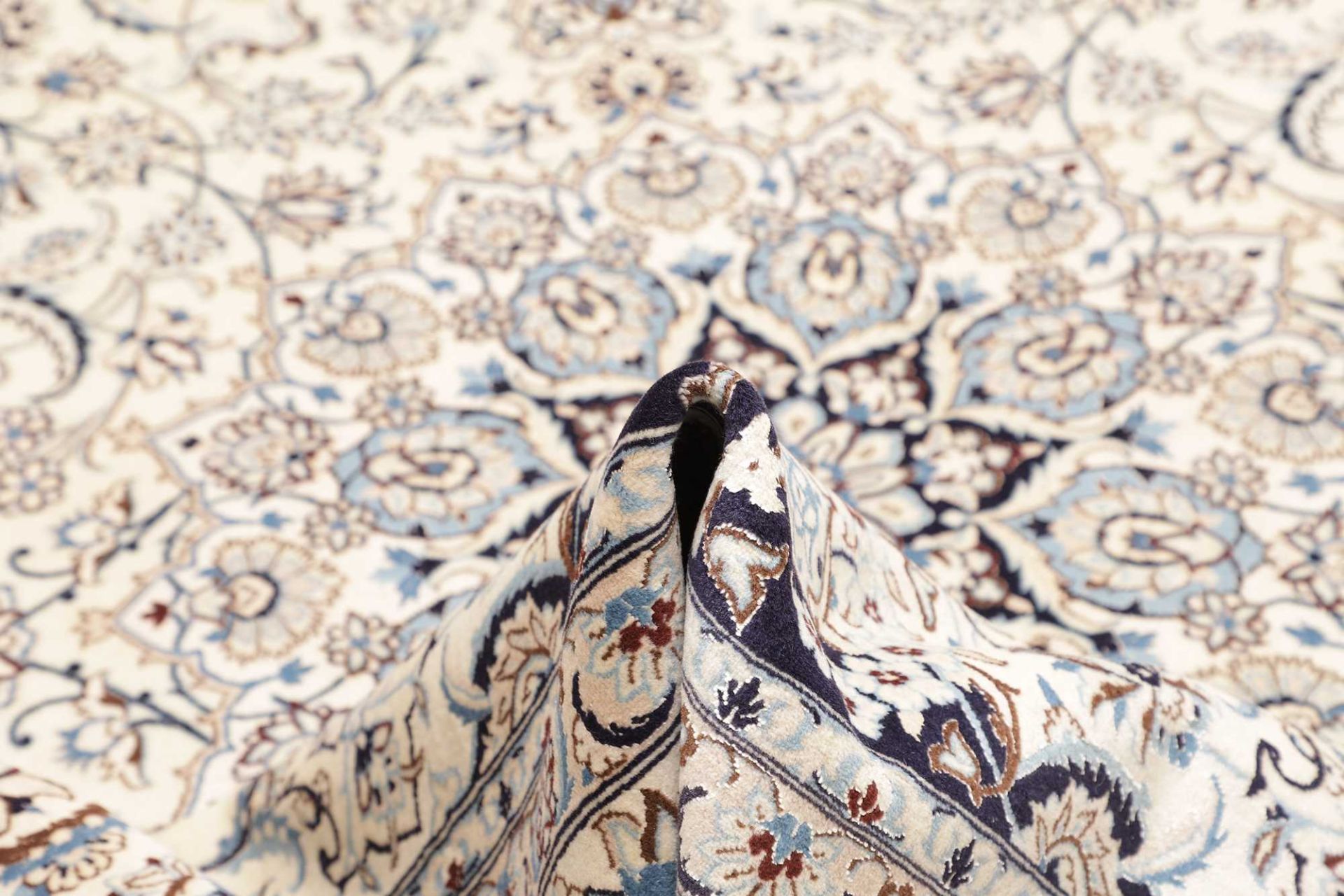 perserteppich-nain-254-x-366-cm-schurwolle-handgeknupft-exklusiv-8 Nain Persian Rug — hand-knotted, 254 × 366 cm, Wool