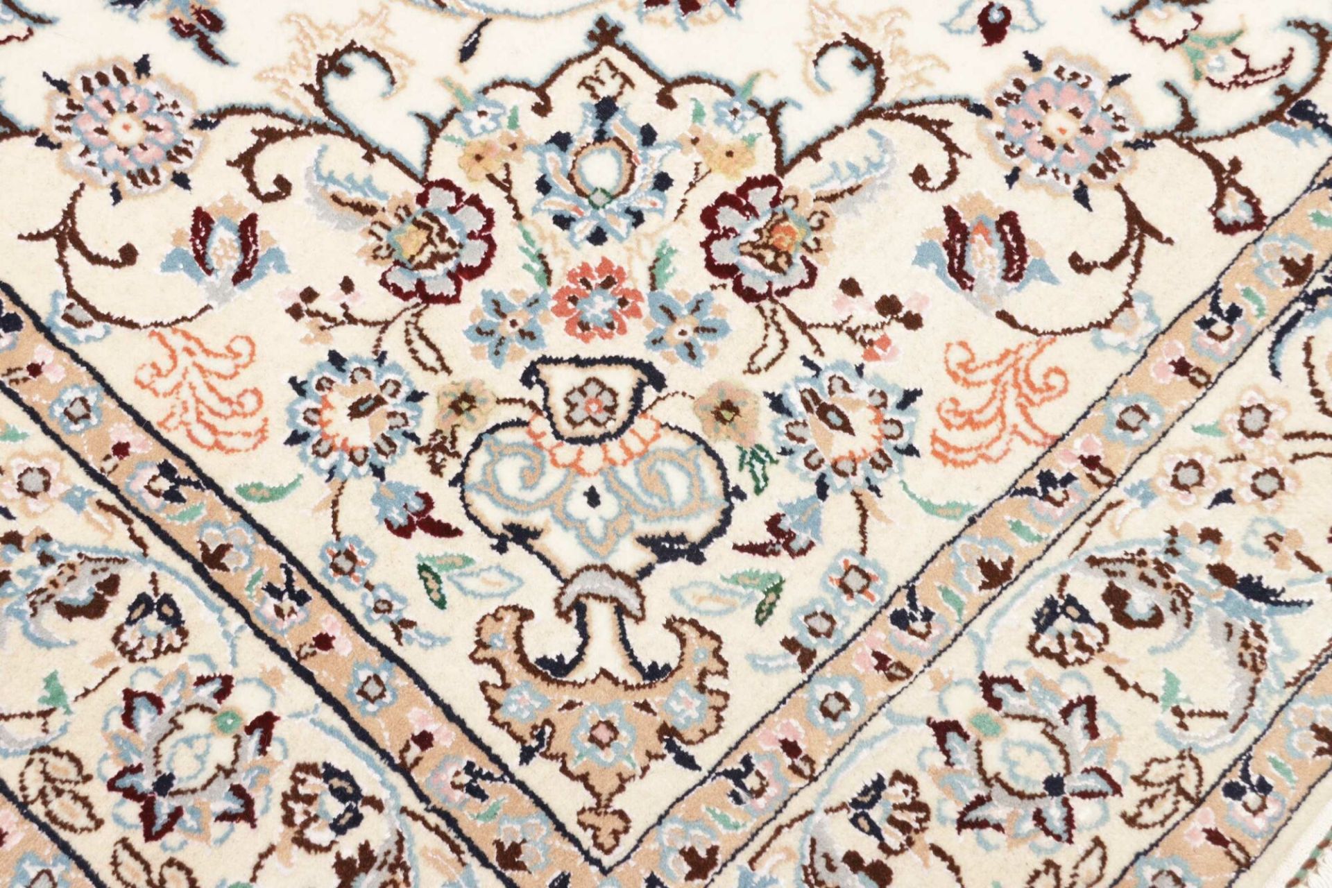 Nain Persian Rug — hand-knotted, 139 × 213 cm, Wool