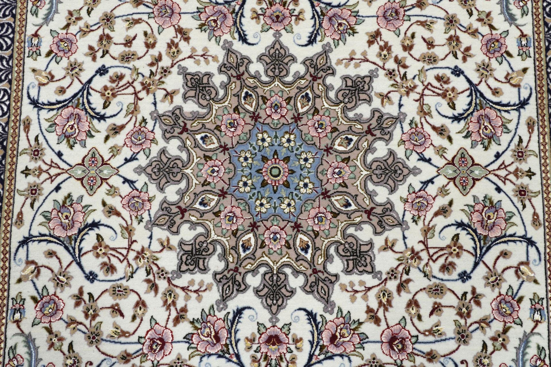 perserteppich-isfahan-133-x-205-cm-schurwolle-seide-handgeknupft-2 Isfahan Persian Rug — hand-knotted, 133 × 205 cm, Wool & Silk