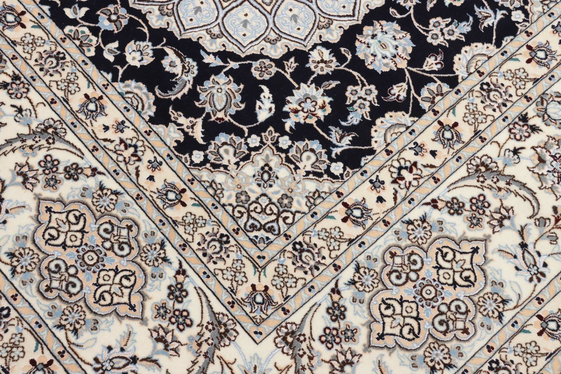 perserteppich-nain-214-x-311-cm-schurwolle-handgeknupft-exklusiv-5 Nain Persian Rug — hand-knotted, 214 × 311 cm, Wool