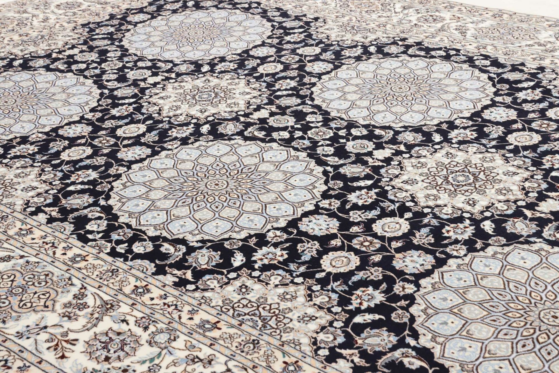 perserteppich-nain-214-x-311-cm-schurwolle-handgeknupft-exklusiv-6 Nain Persian Rug — hand-knotted, 214 × 311 cm, Wool