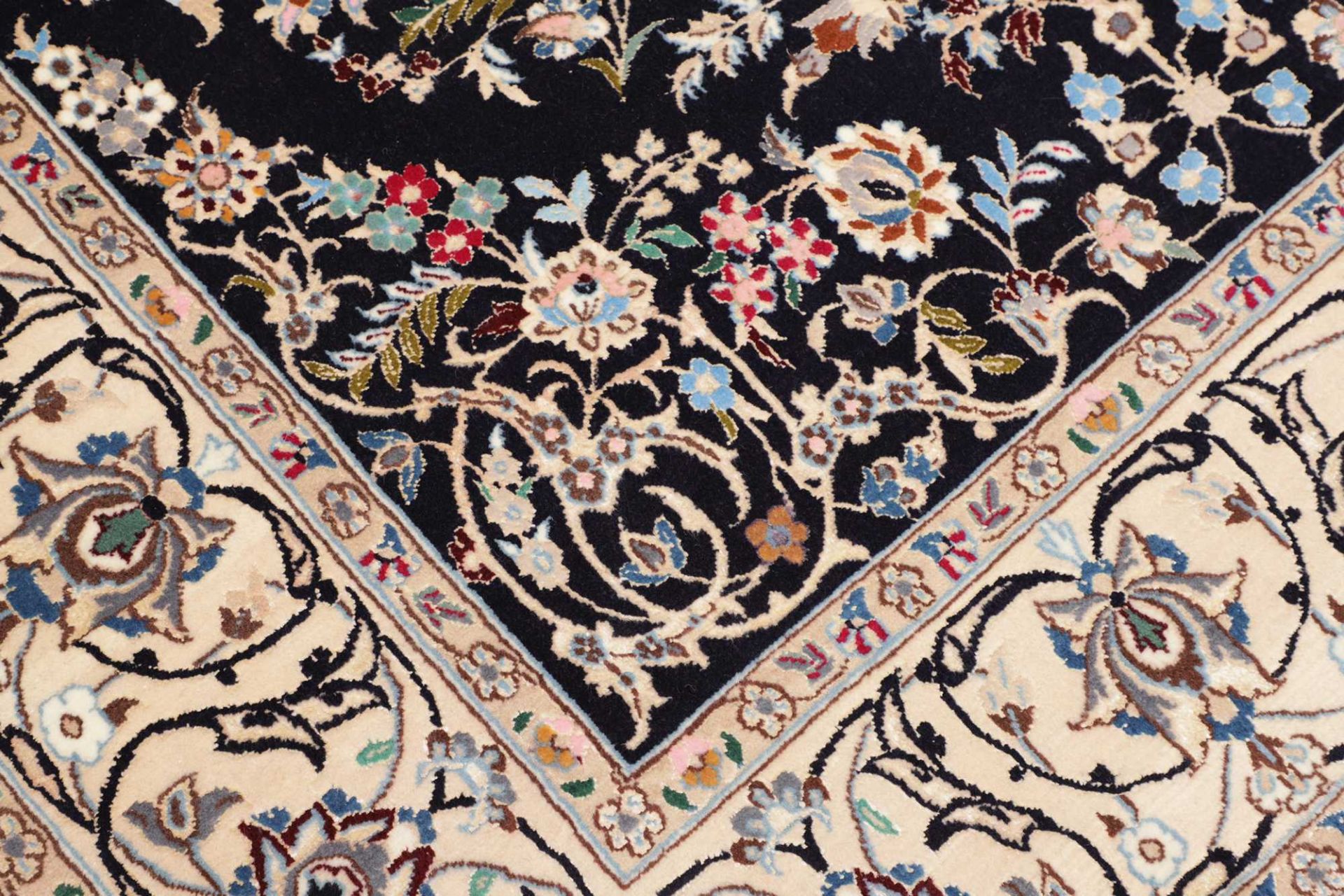Nain Persian Rug — hand-knotted, 168 × 235 cm, Wool