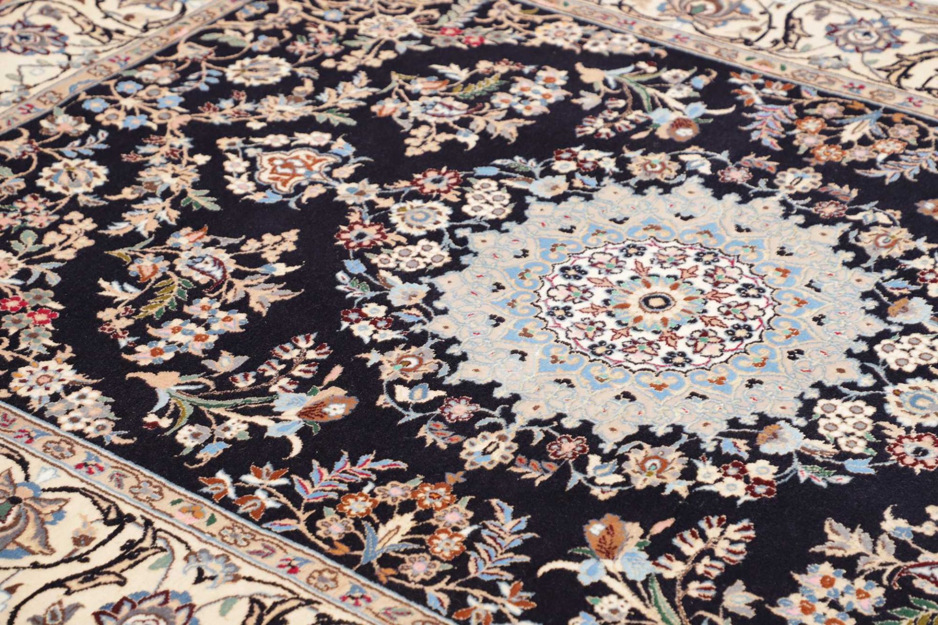 Nain Persian Rug — hand-knotted, 168 × 235 cm, Wool