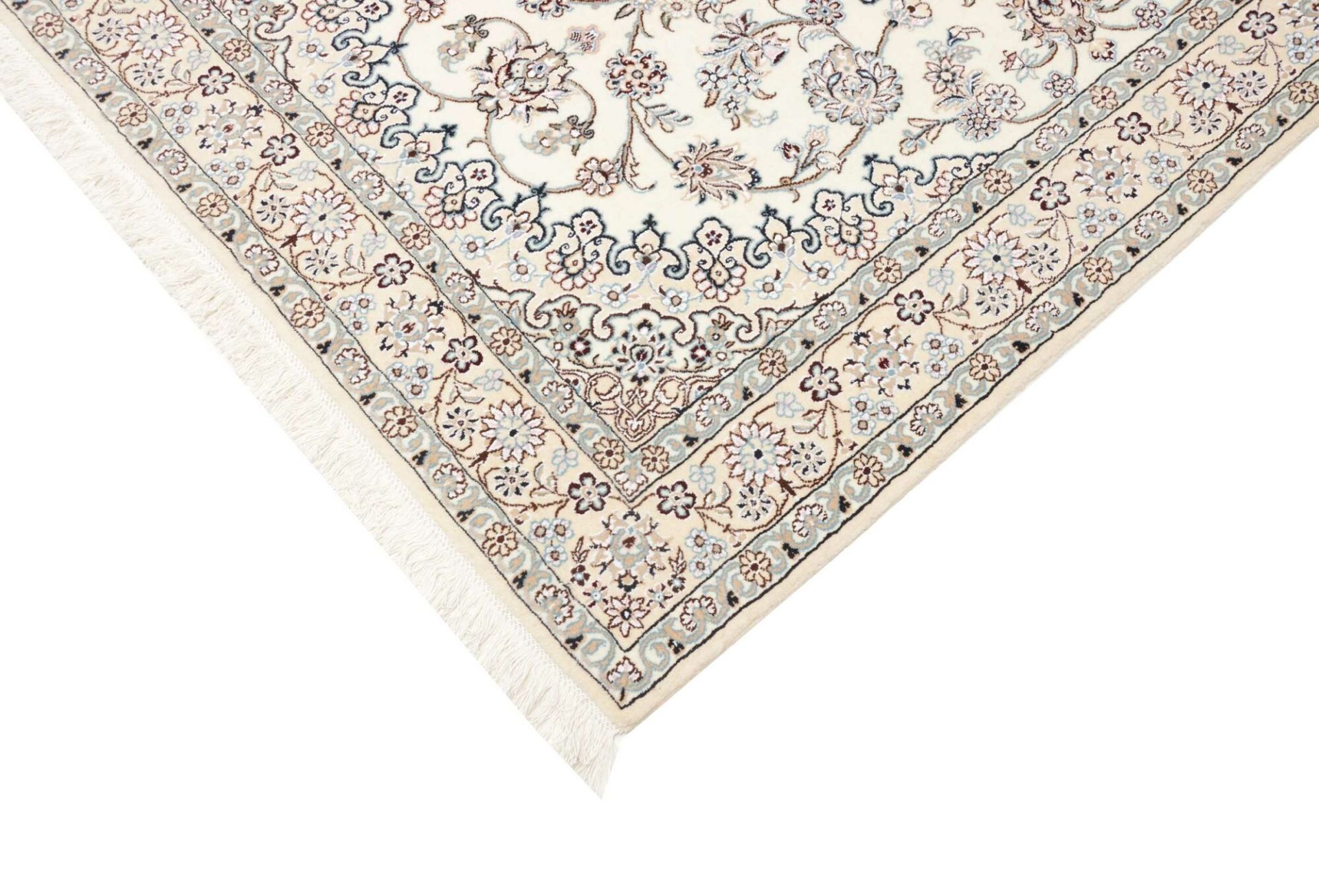 Nain Persian Rug — hand-knotted, 136 × 204 cm, Wool