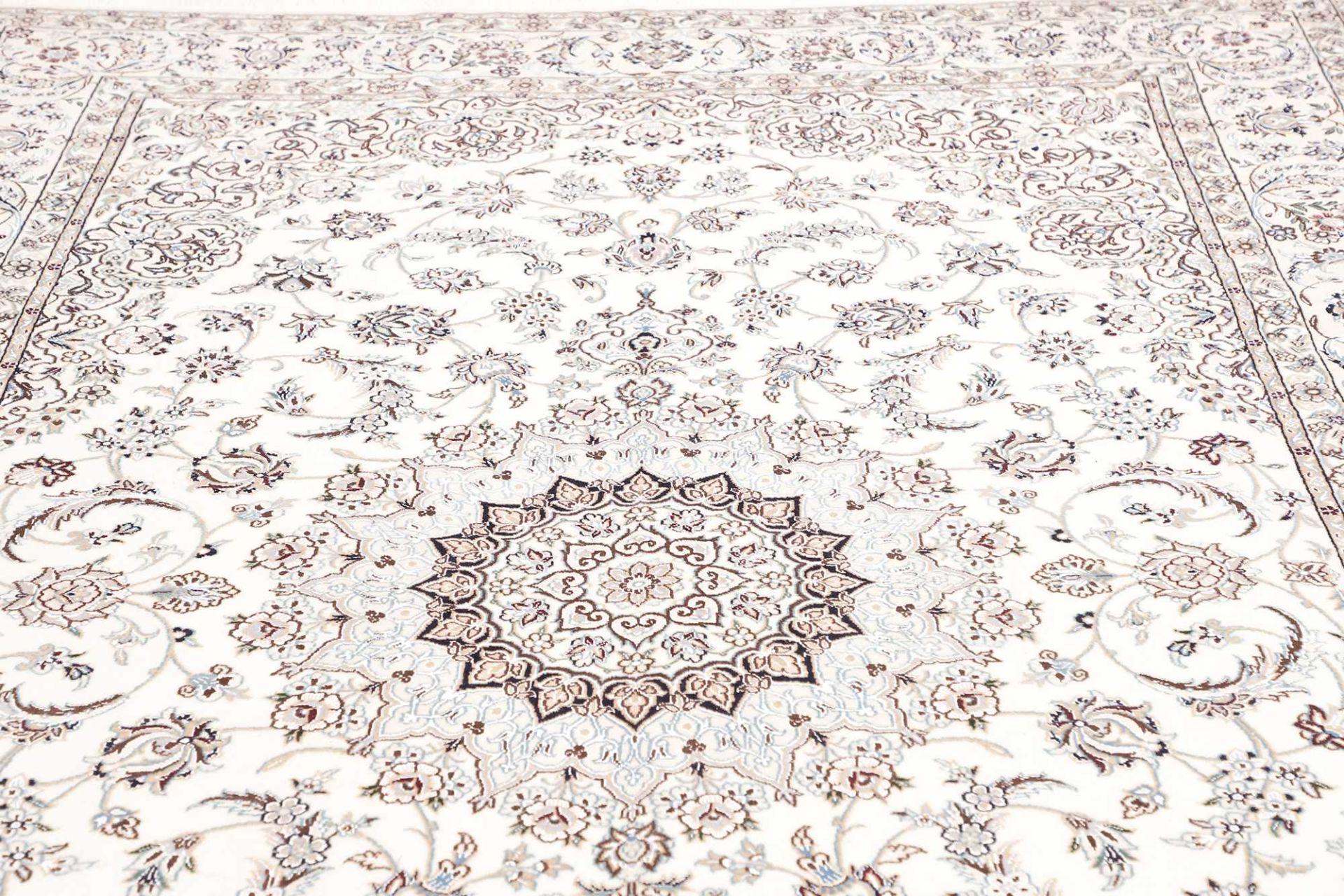 Hand-Knotted Wool Nain Persian Rug, 209 × 309 cm