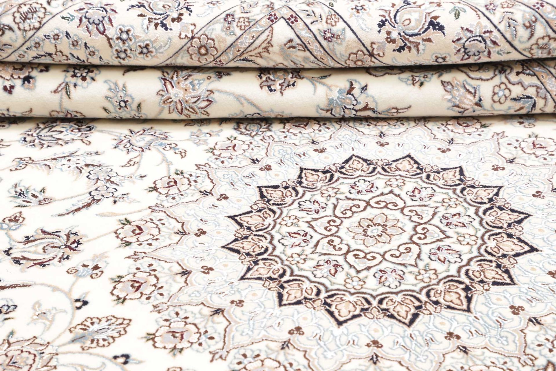 Hand-Knotted Wool Nain Persian Rug, 209 × 309 cm