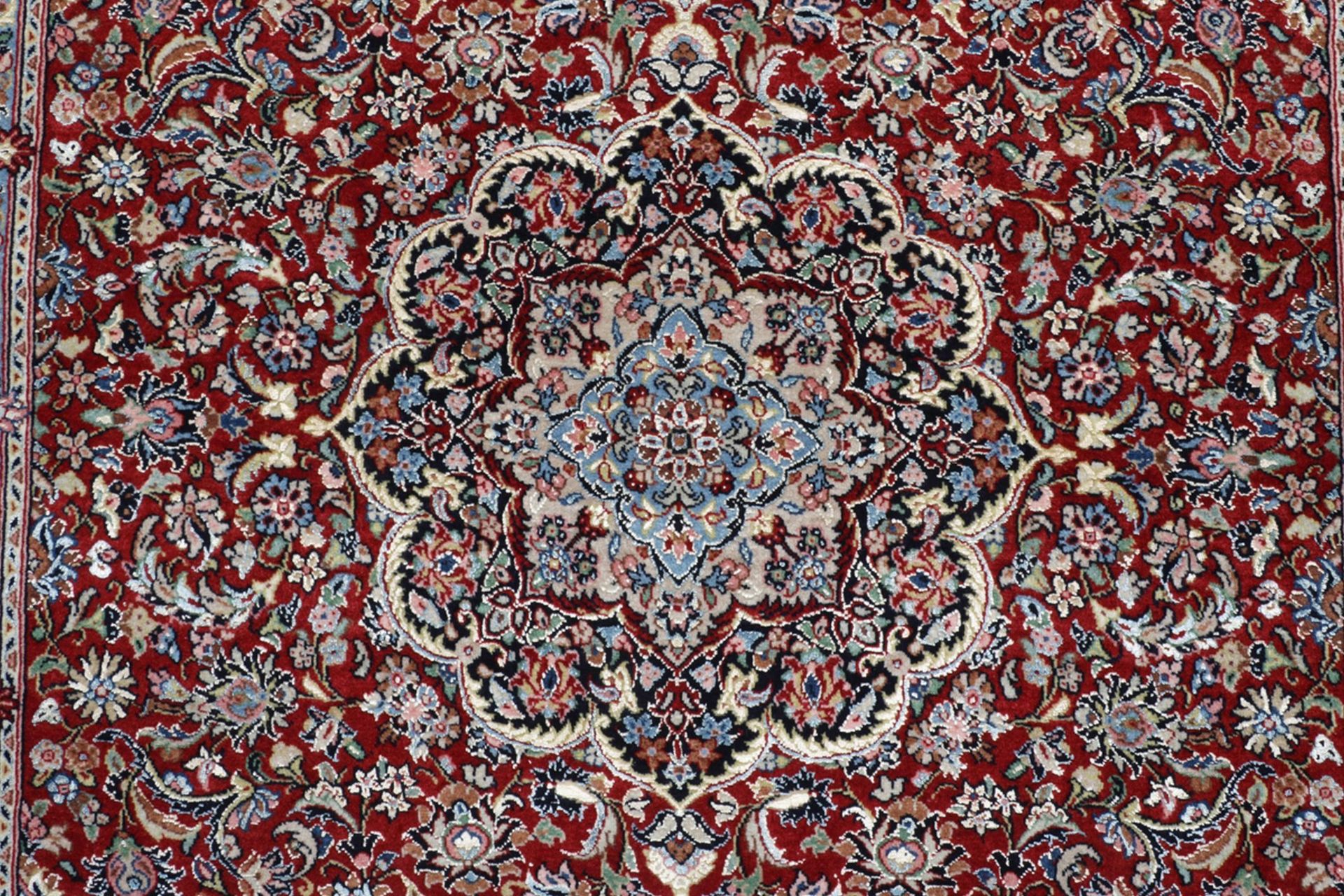 Isfahan Persian Rug — hand-knotted, 105 × 165 cm, Wool & Silk