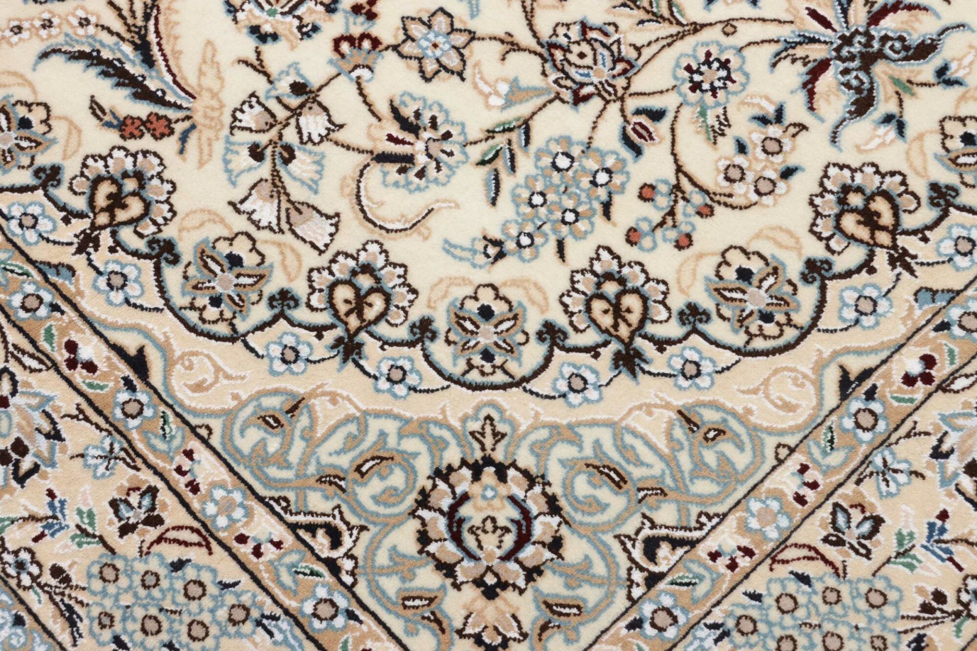 Nain Persian Rug — hand-knotted, 136 × 224 cm, Wool