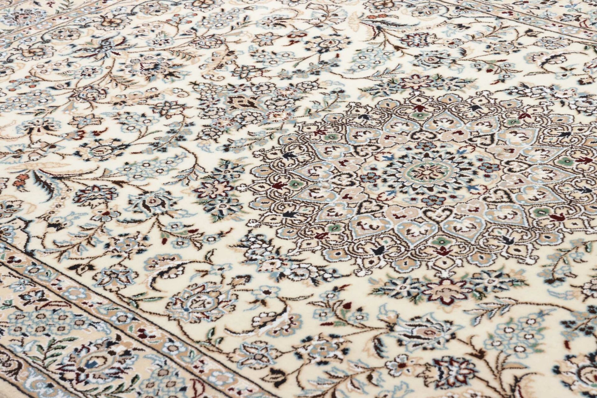 Nain Persian Rug — hand-knotted, 136 × 224 cm, Wool