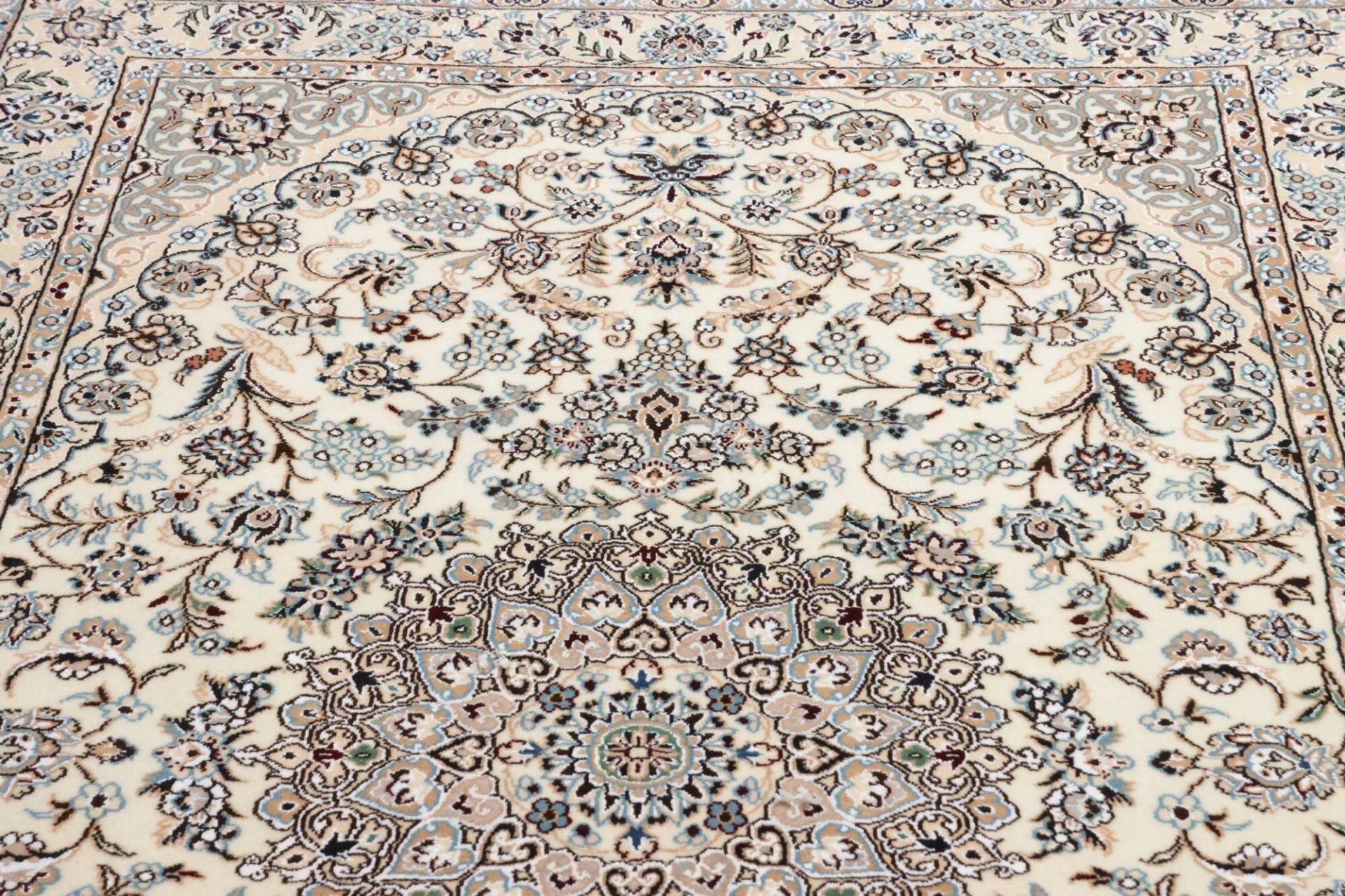 Nain Persian Rug — hand-knotted, 136 × 224 cm, Wool