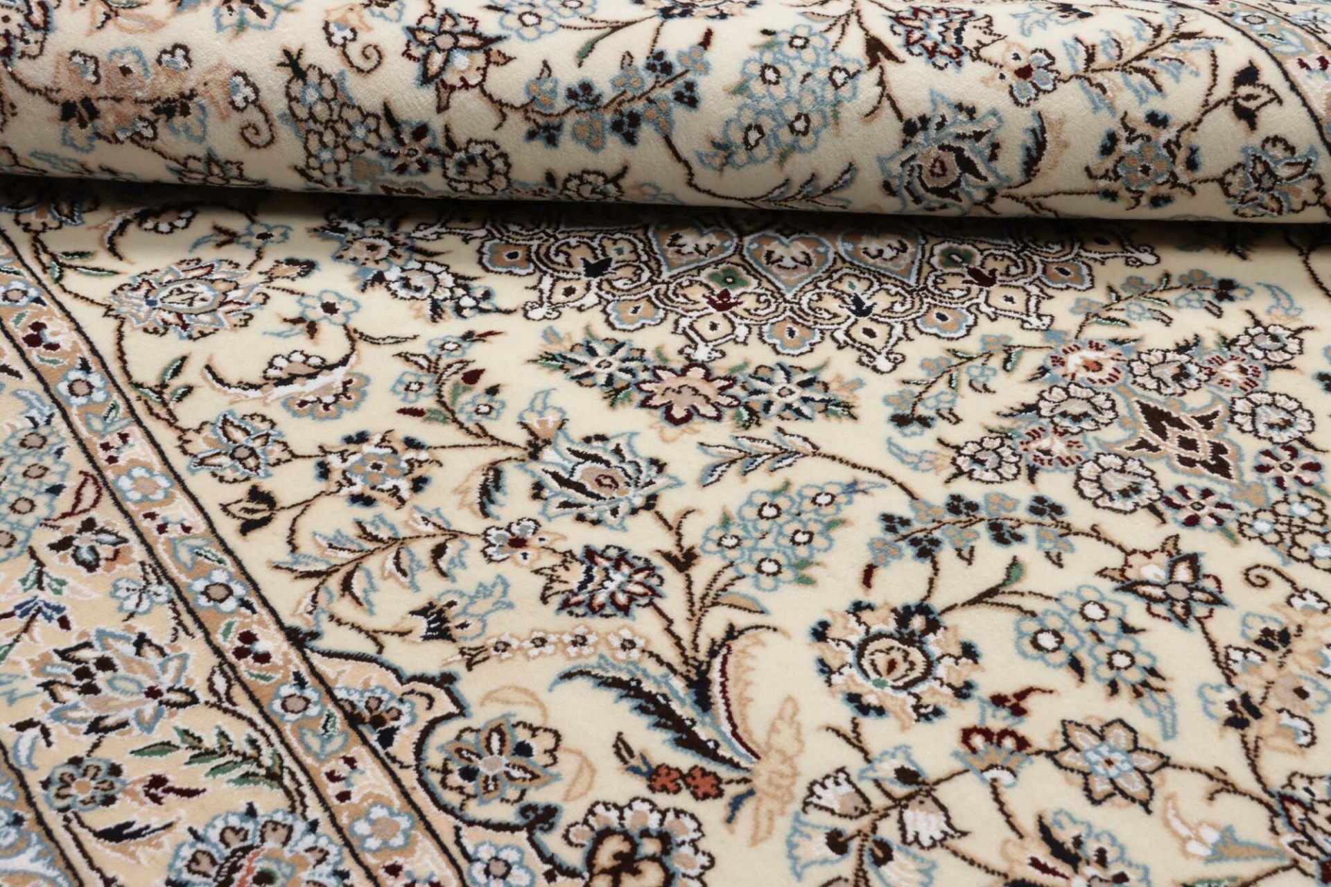 Nain Persian Rug — hand-knotted, 136 × 224 cm, Wool