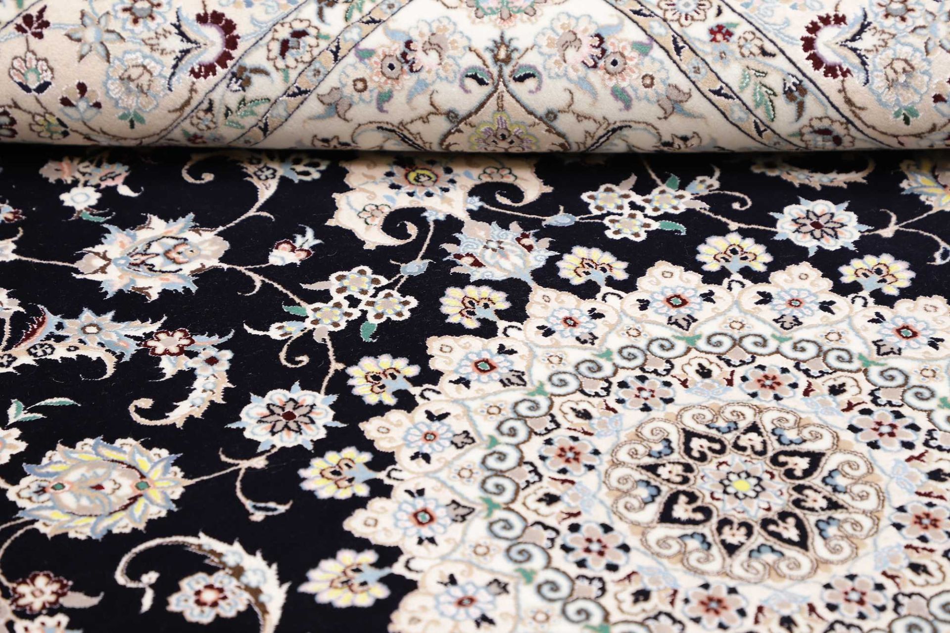 Nain Persian Rug 154 × 231 cm, Wool, hand-knotted