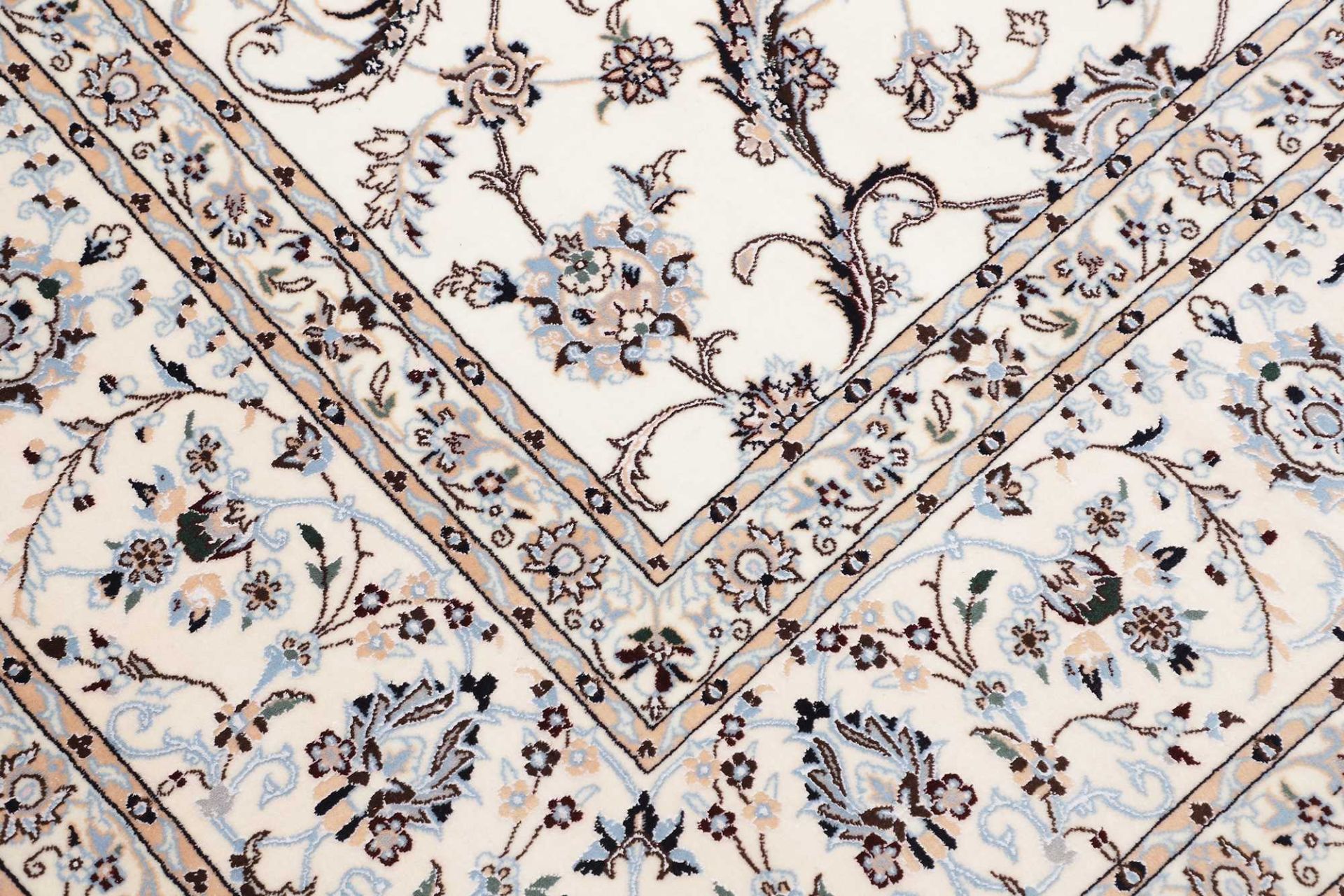 Nain Persian Rug — hand-knotted, 212 × 297 cm, Wool