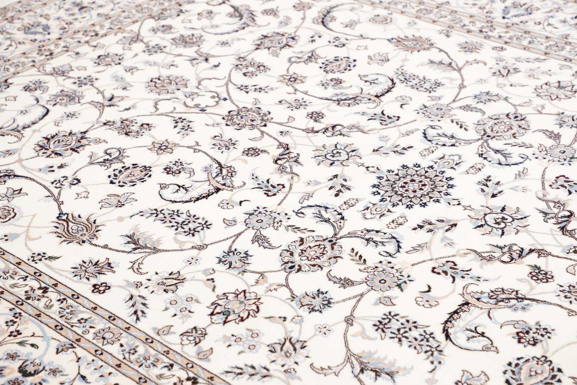 Nain Persian Rug — hand-knotted, 212 × 297 cm, Wool