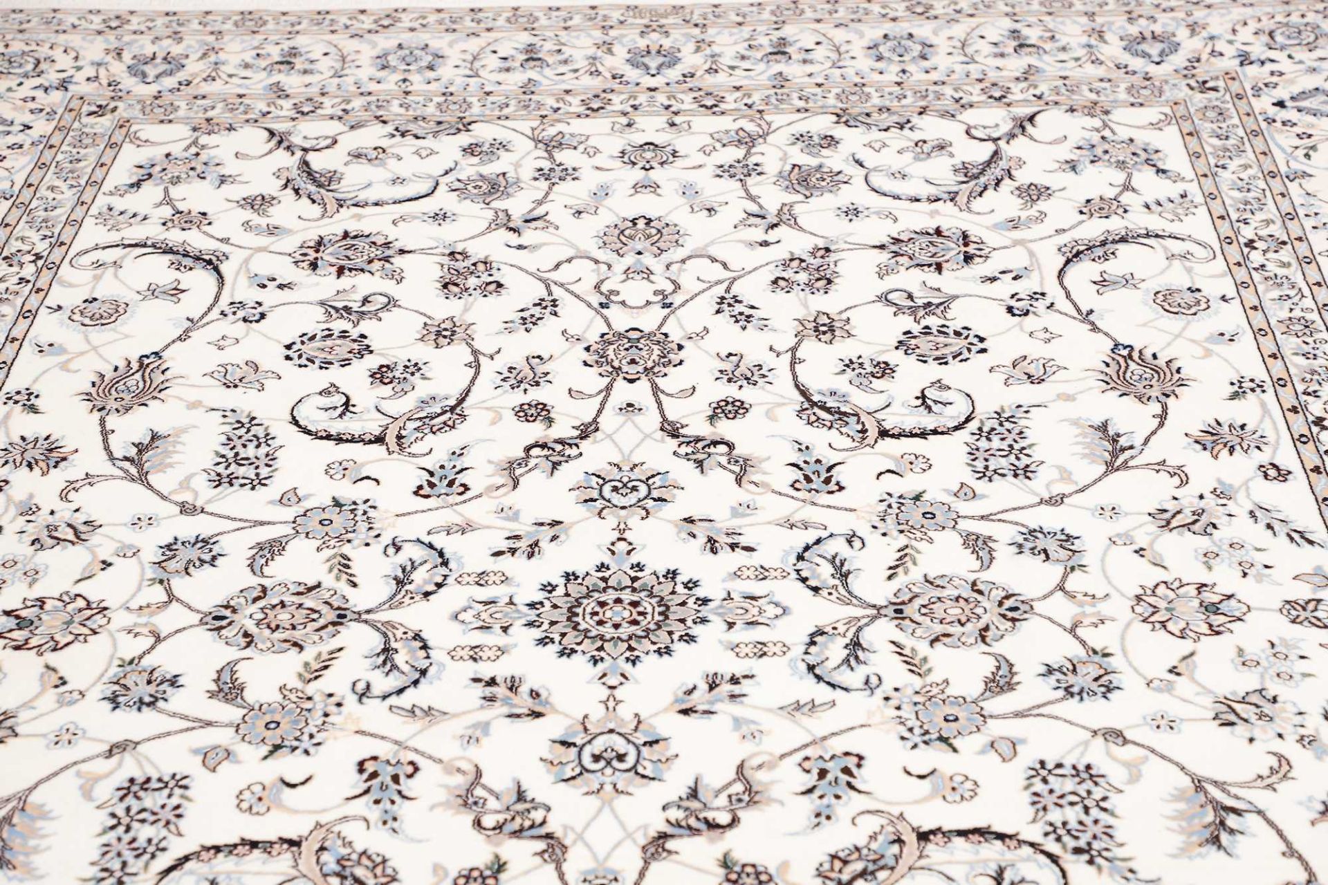 Nain Persian Rug — hand-knotted, 212 × 297 cm, Wool