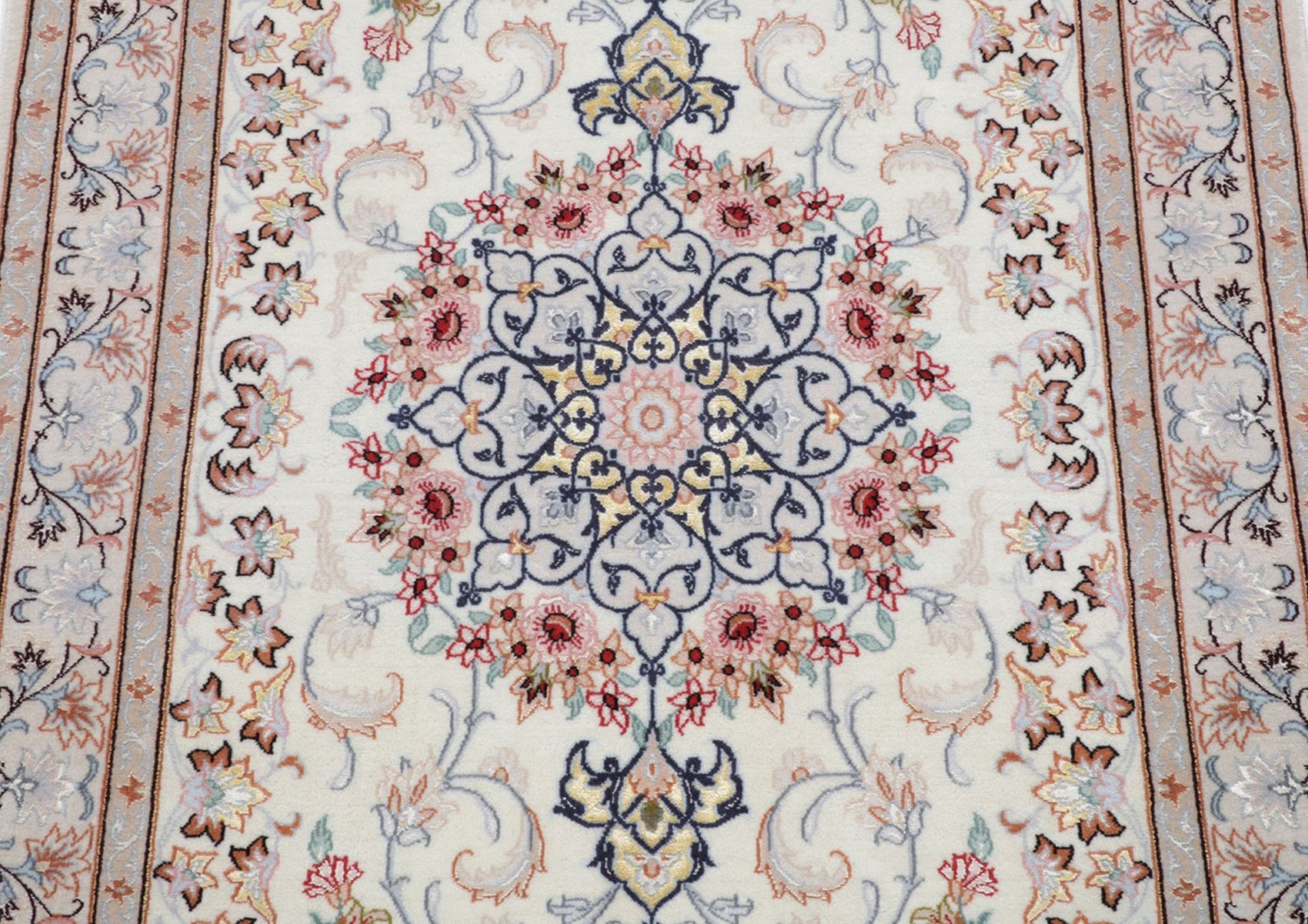 perserteppich-isfahan-92-x-148-cm-schurwolle-seide-handgeknupft-2 Hand-Knotted Wool & Silk Isfahan Persian Rug, 92 × 148 cm