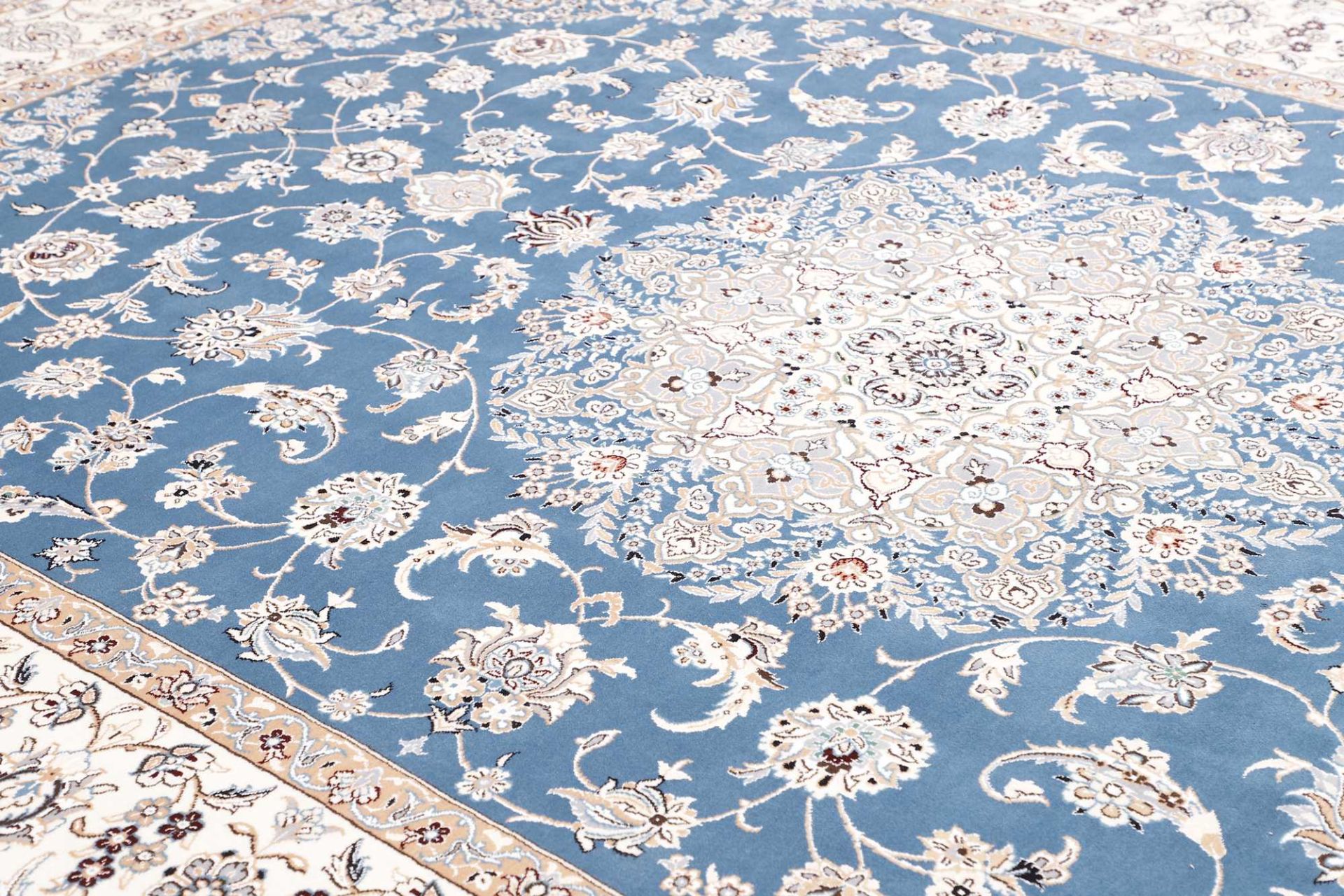 Nain Persian Rug — hand-knotted, 250 × 352 cm, Wool
