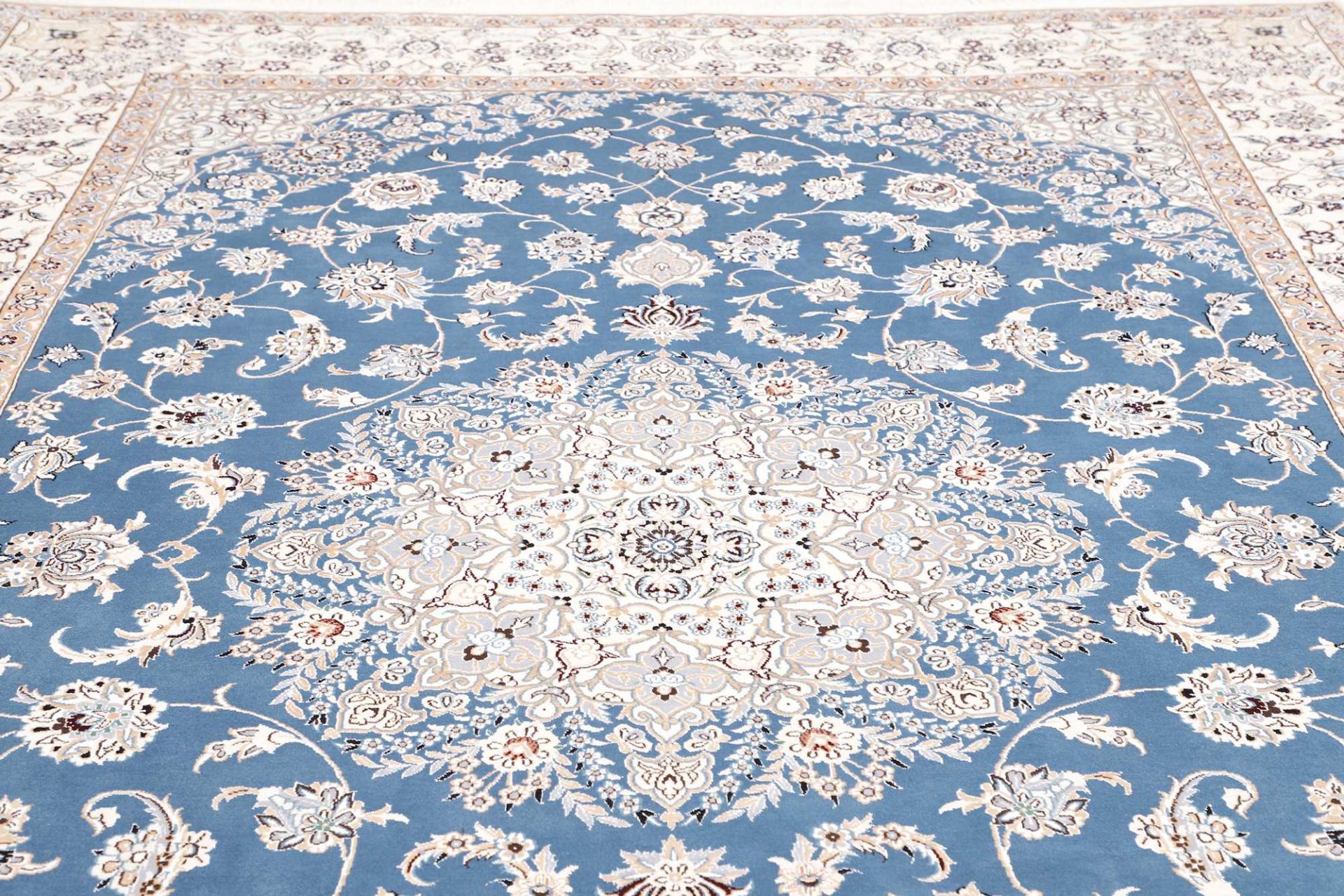 Nain Persian Rug — hand-knotted, 250 × 352 cm, Wool