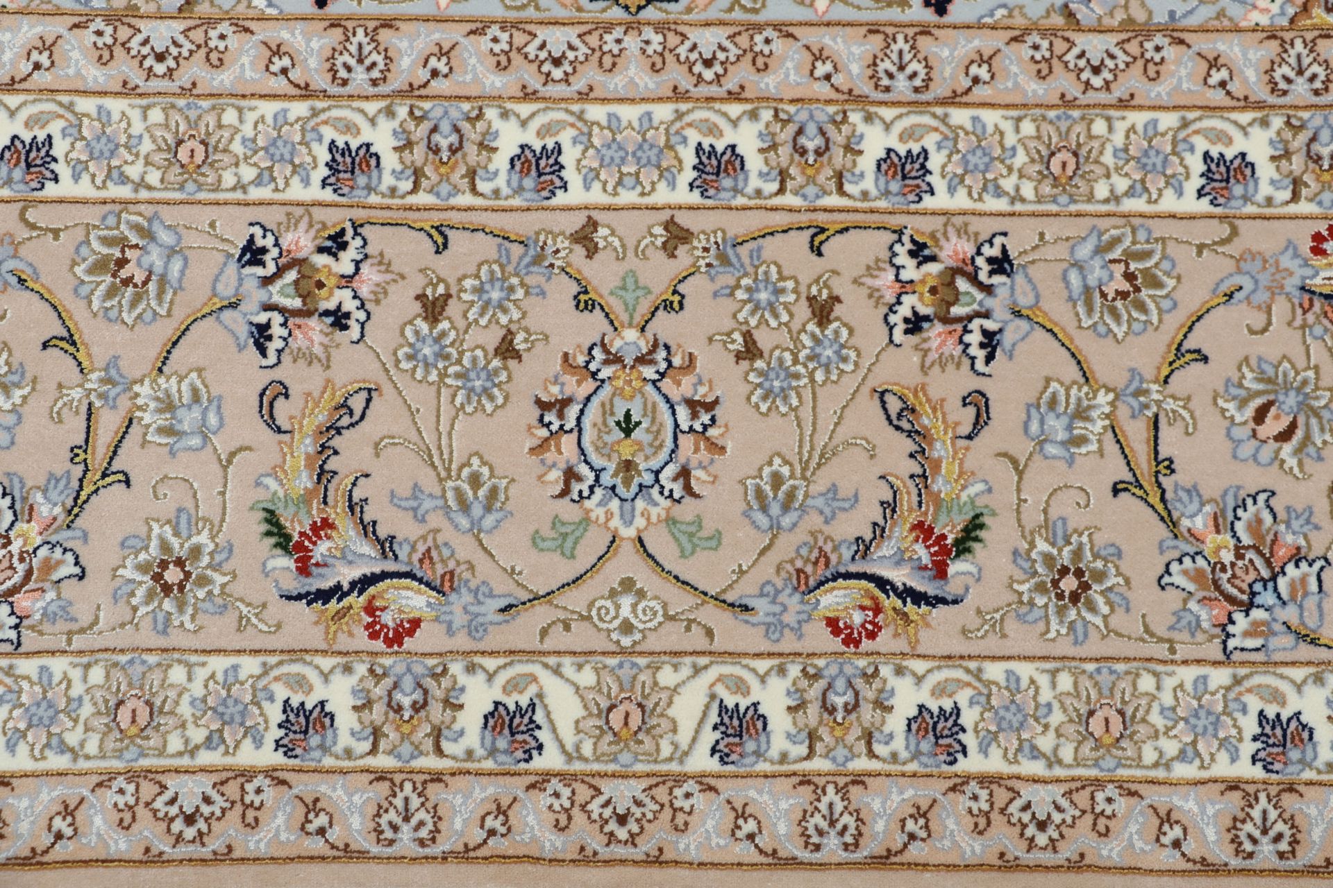 perserteppich-isfahan-255-x-366-cm-schurwolle-seide-handgeknupft-7 Isfahan Persian Rug — hand-knotted, 255 × 366 cm, Wool & Silk