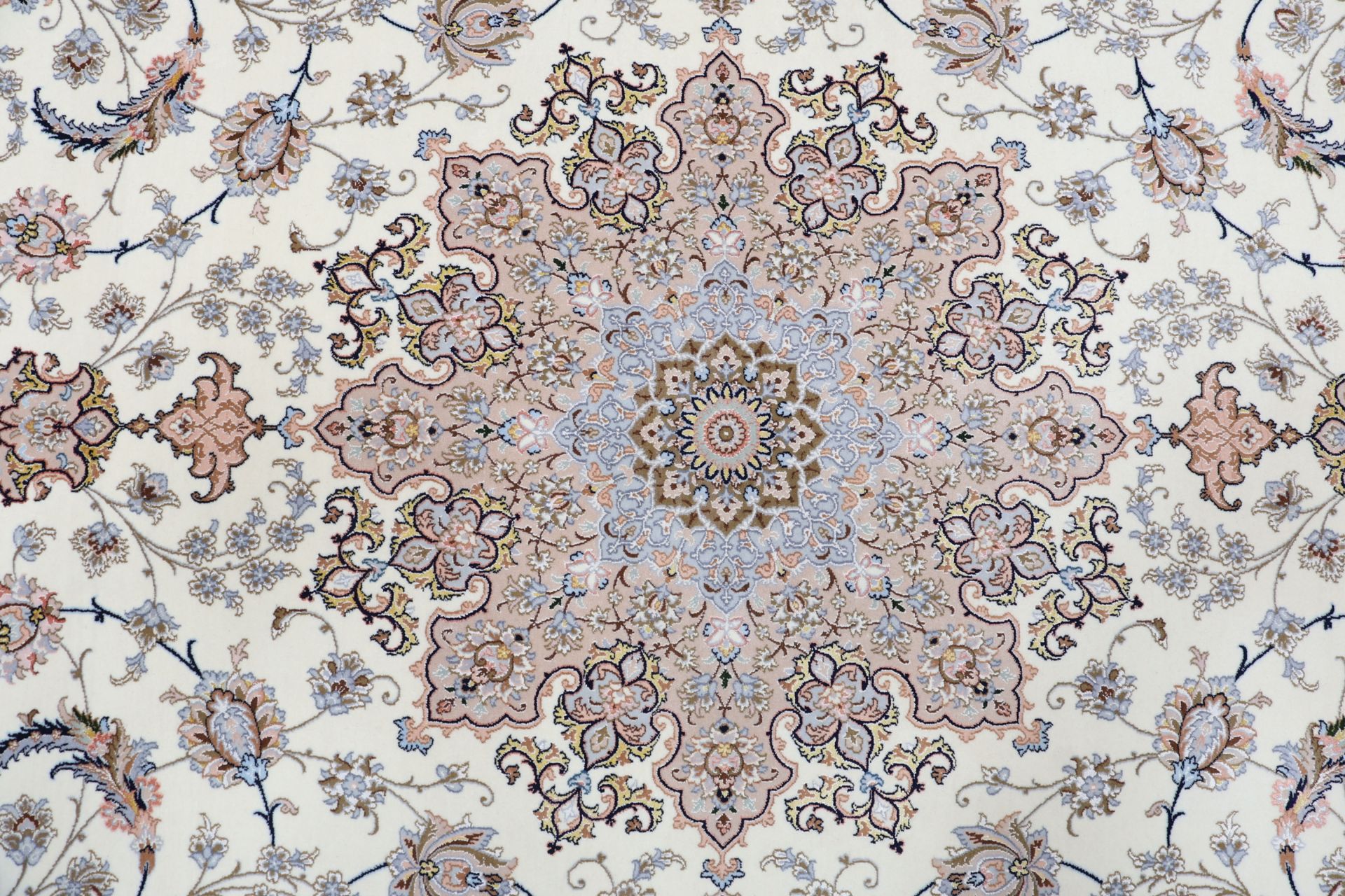 perserteppich-isfahan-255-x-366-cm-schurwolle-seide-handgeknupft-8 Isfahan Persian Rug — hand-knotted, 255 × 366 cm, Wool & Silk