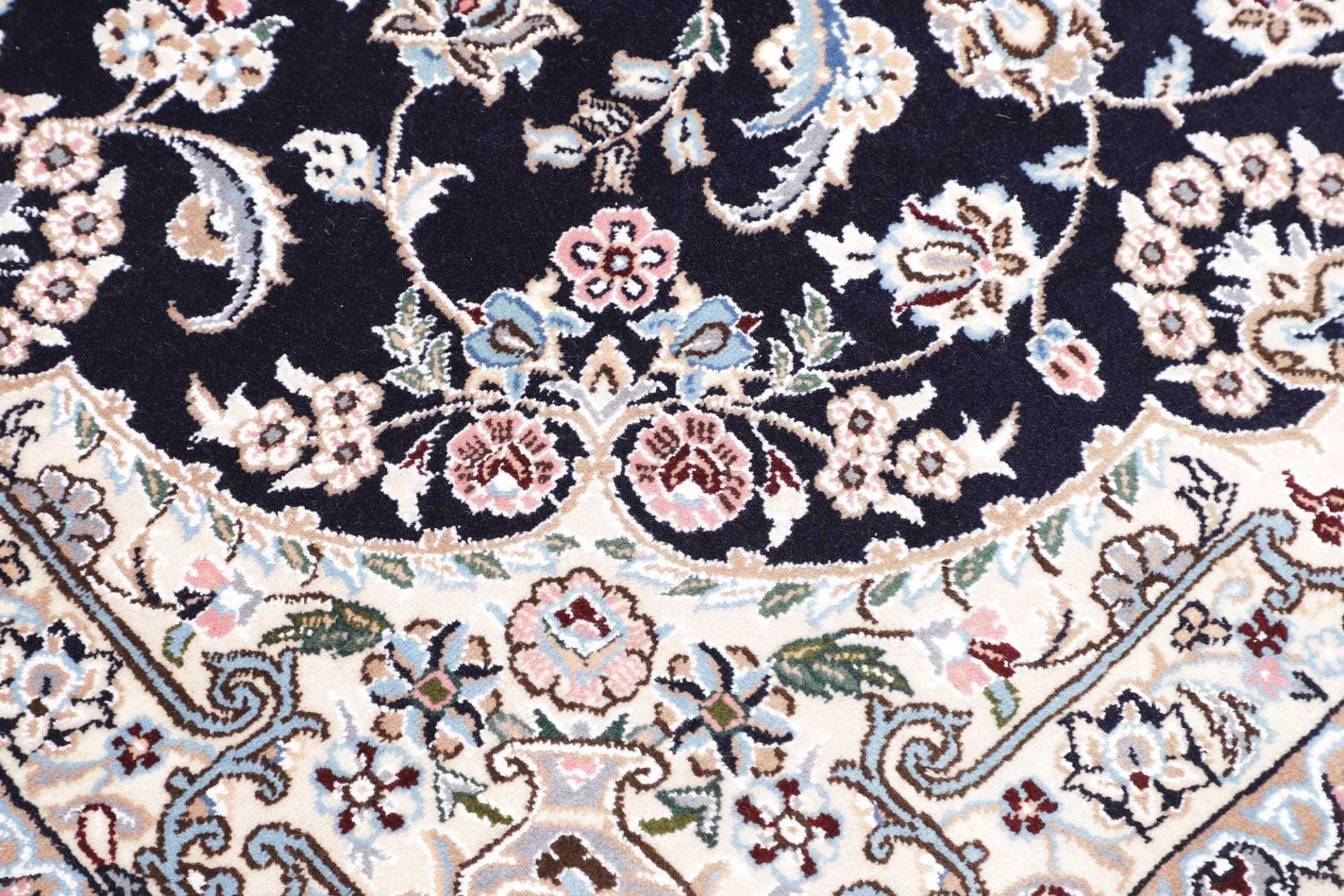 perserteppich-nain-102-x-154-cm-schurwolle-handgeknupft-exklusiv-5 Nain Persian Rug 102 × 154 cm, Wool, hand-knotted