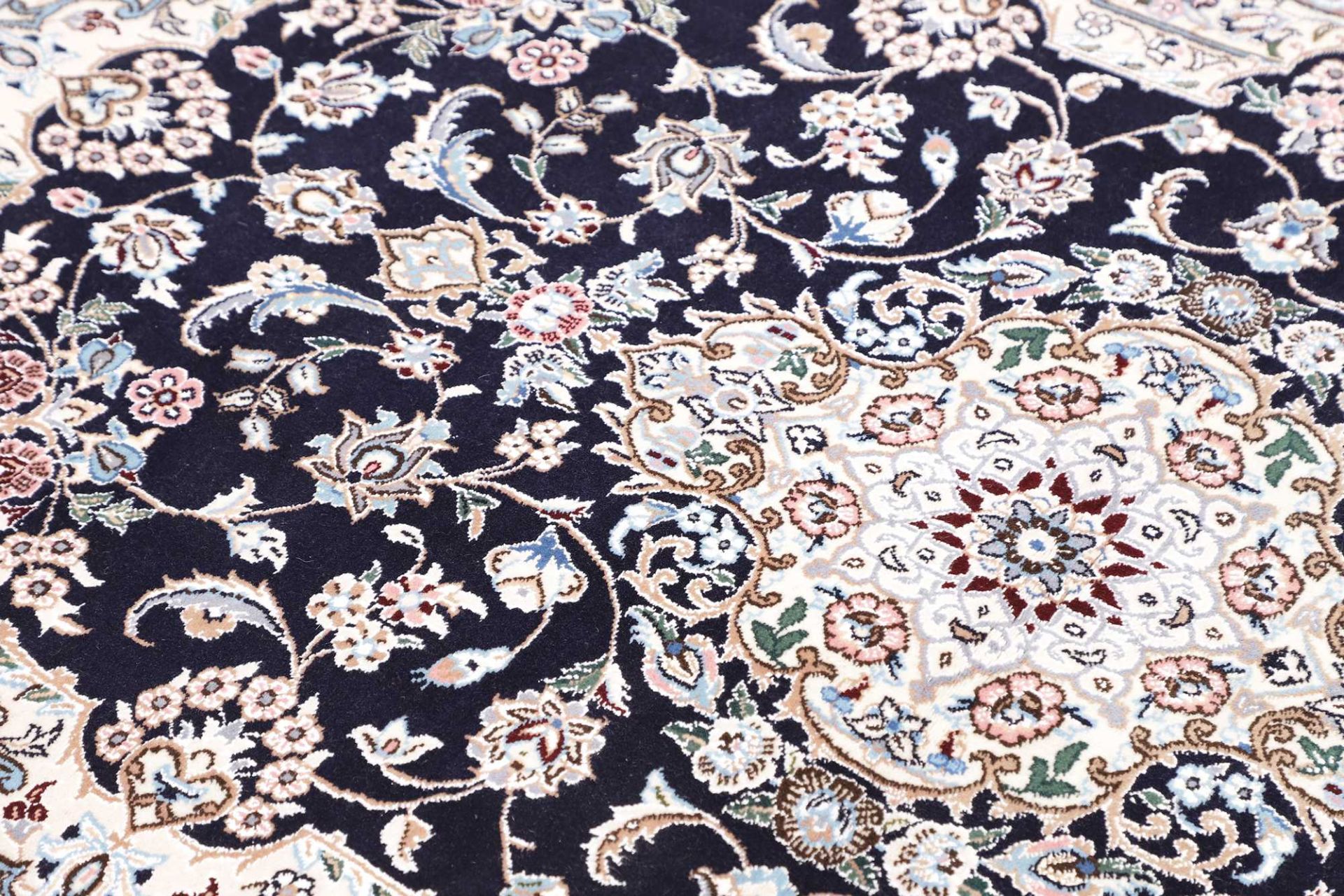 perserteppich-nain-102-x-154-cm-schurwolle-handgeknupft-exklusiv-6 Nain Persian Rug 102 × 154 cm, Wool, hand-knotted