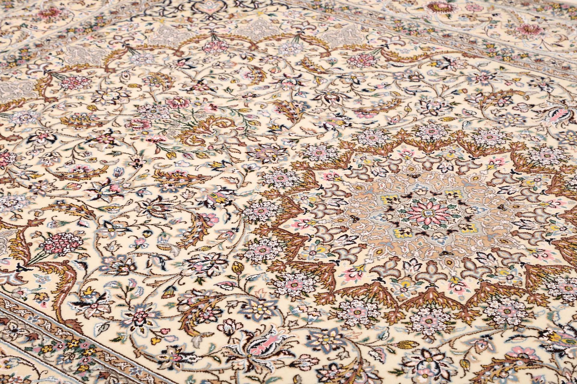 Nain Persian Rug 207 × 302 cm, Wool, hand-knotted